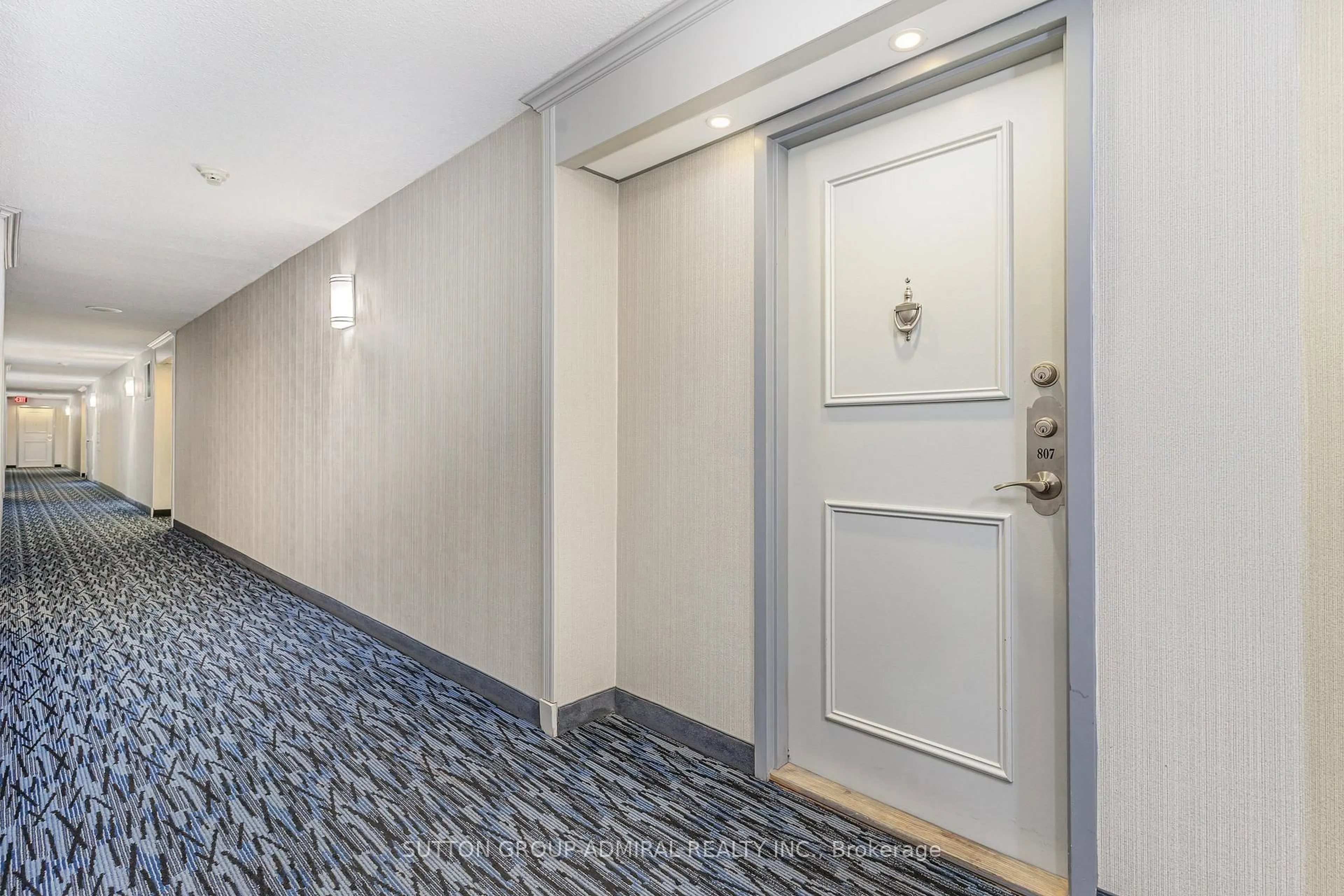 Indoor foyer for 7440 Bathurst St #807, Vaughan Ontario L4J 7K8
