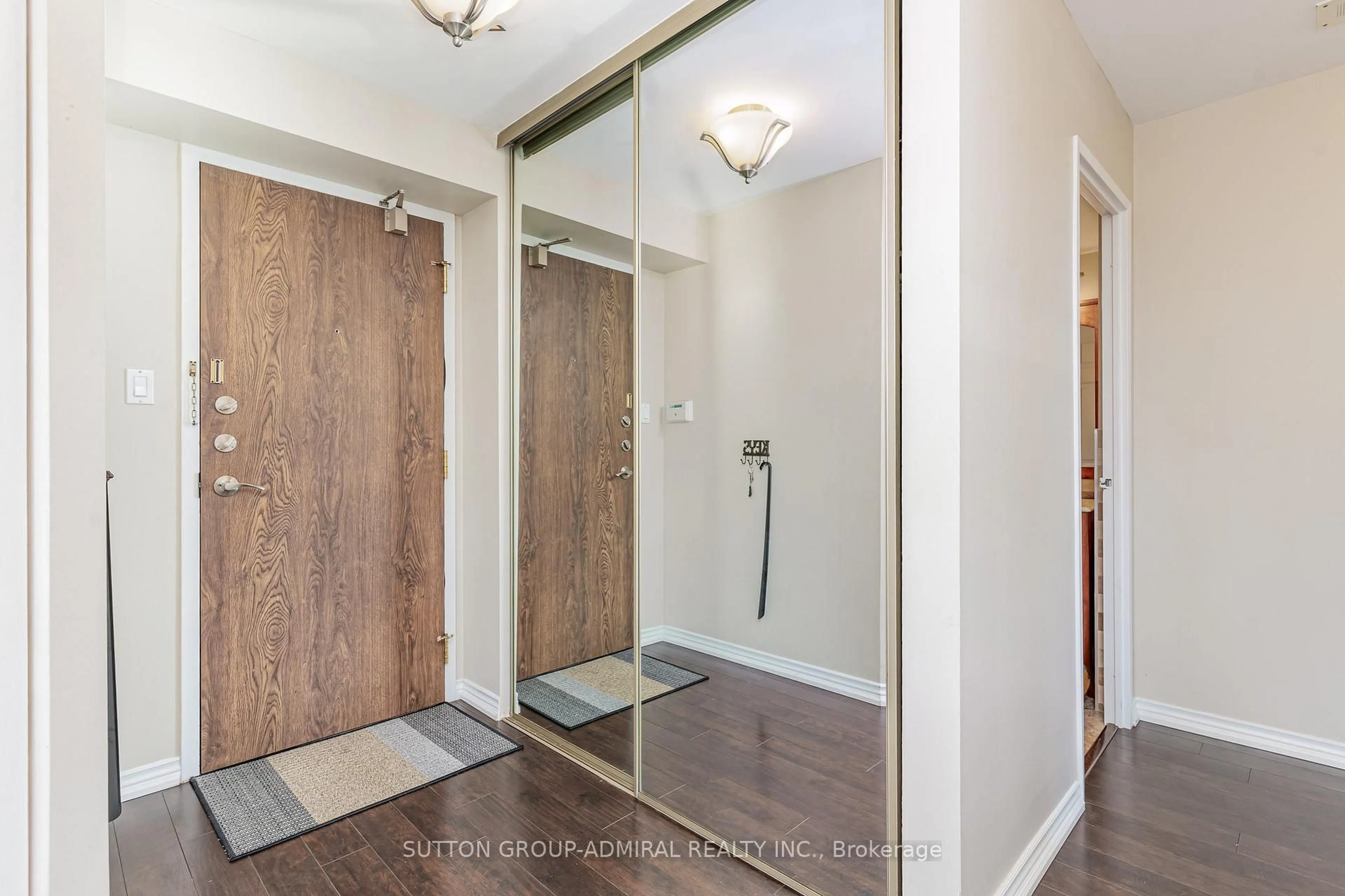 Indoor entryway for 7440 Bathurst St #807, Vaughan Ontario L4J 7K8