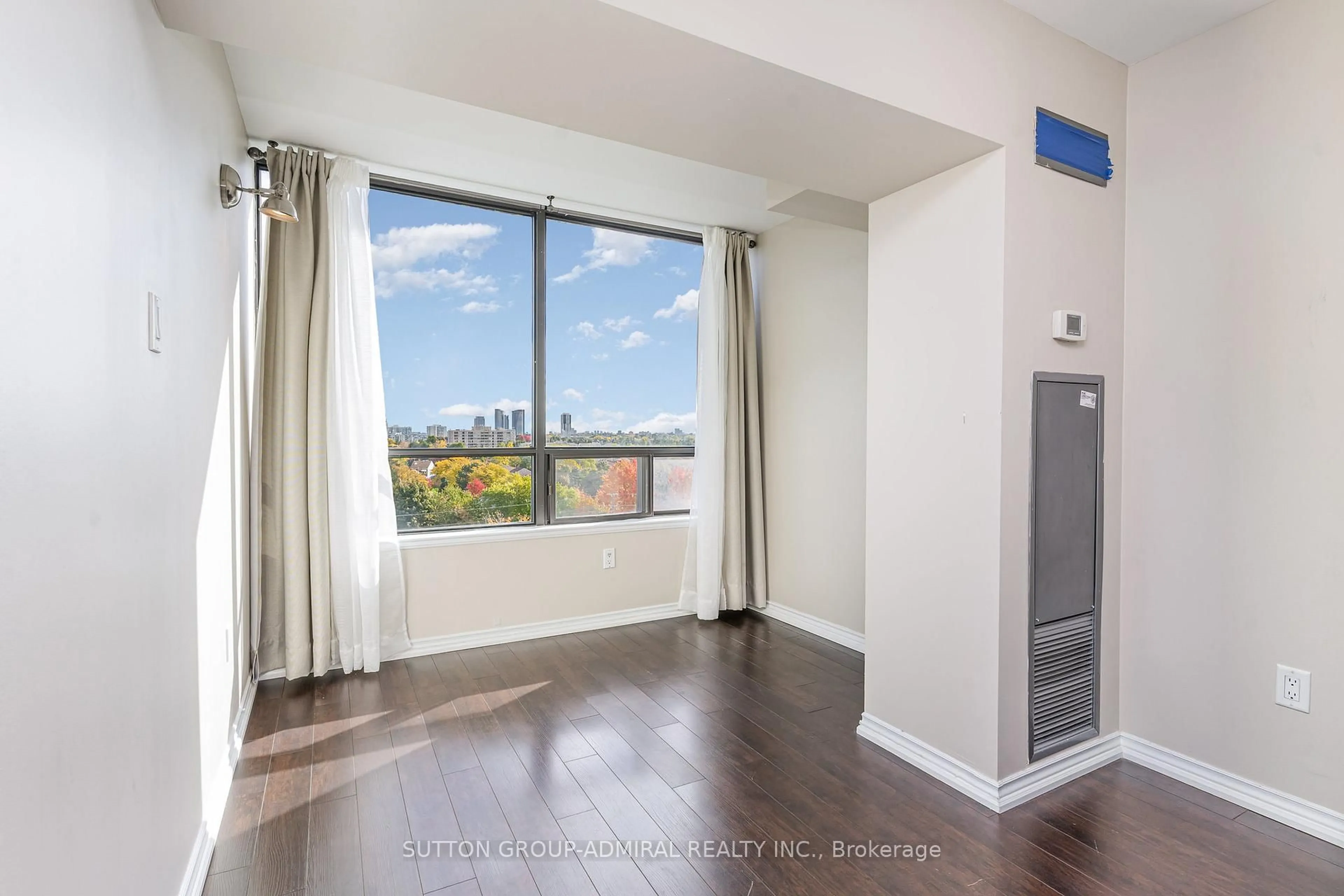 A pic of a room for 7440 Bathurst St #807, Vaughan Ontario L4J 7K8