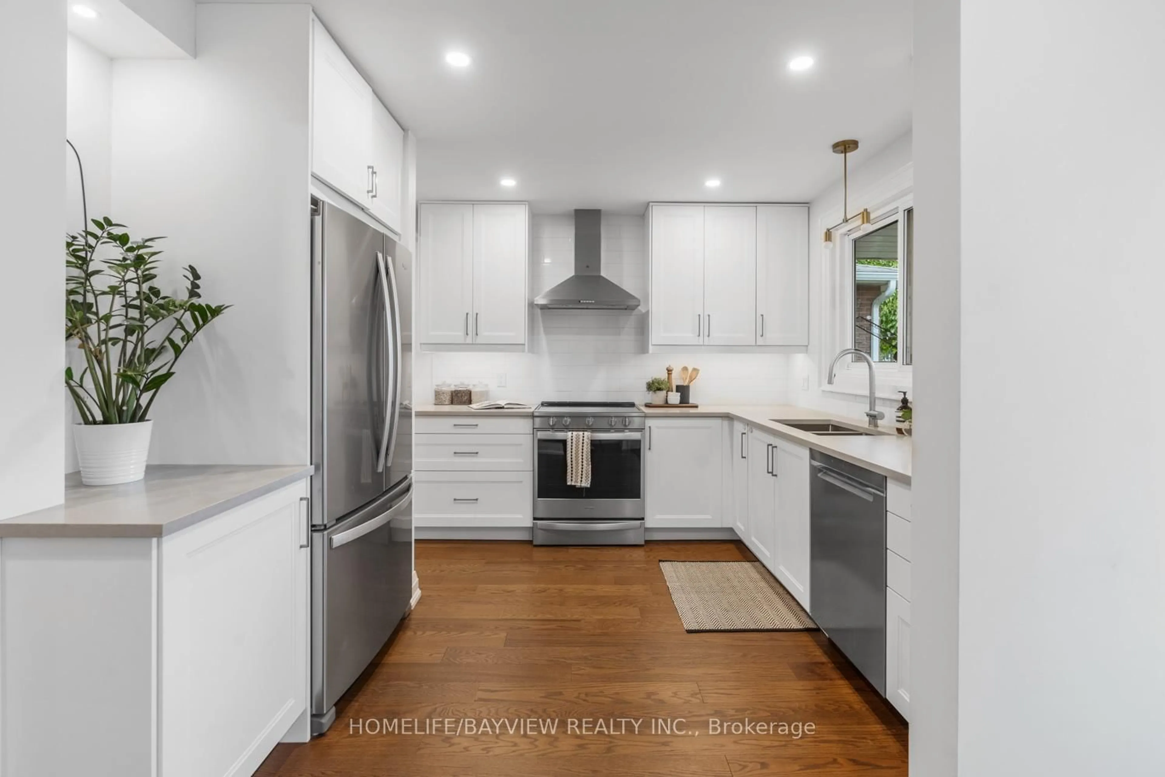 Open concept kitchen, unknown for 255 Stouffer St, Whitchurch-Stouffville Ontario L4A 4Z1