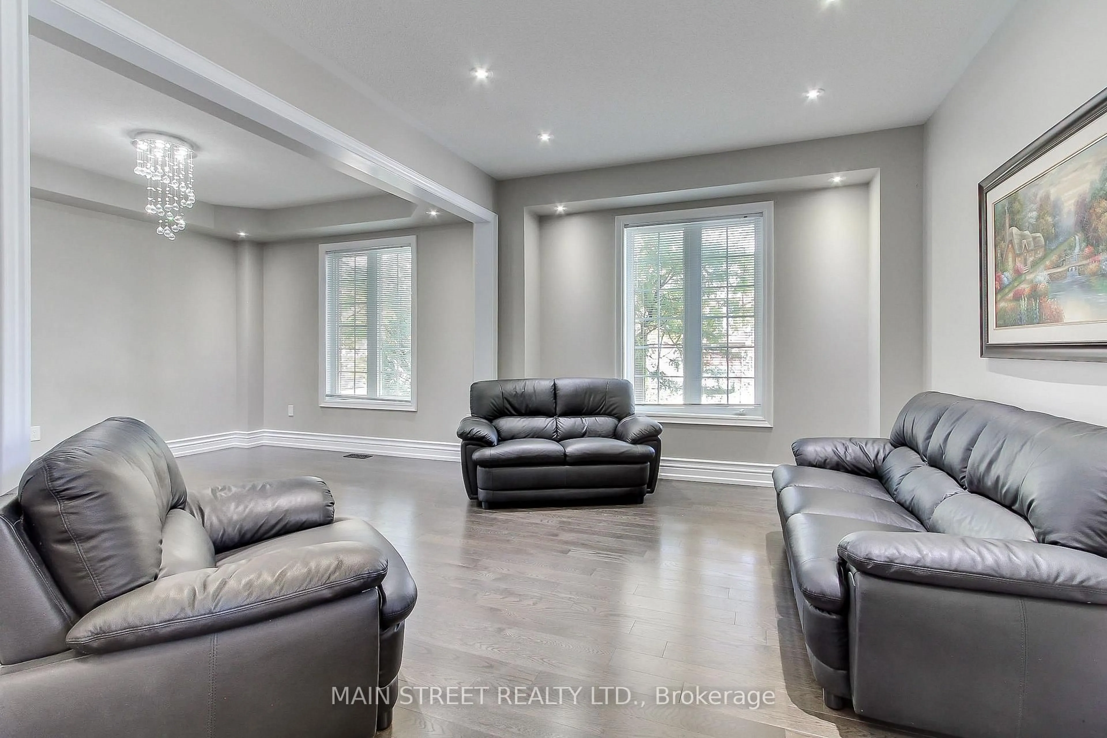 Living room with furniture, unknown for 30 Conover Ave, Aurora Ontario L4G 0A3