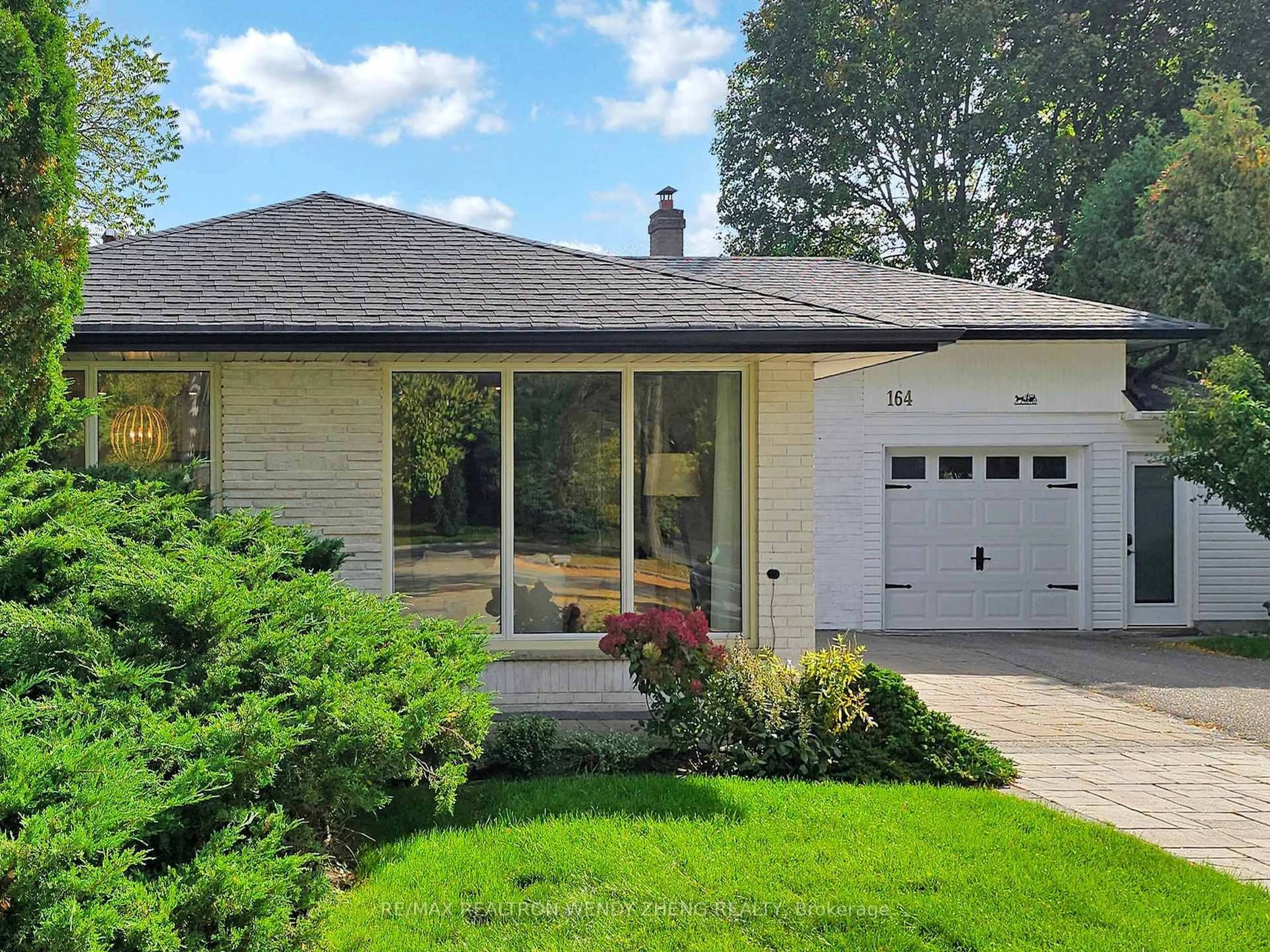 Home with vinyl exterior material, street for 164 Kenvale Crt, Richmond Hill Ontario L4C 4S9