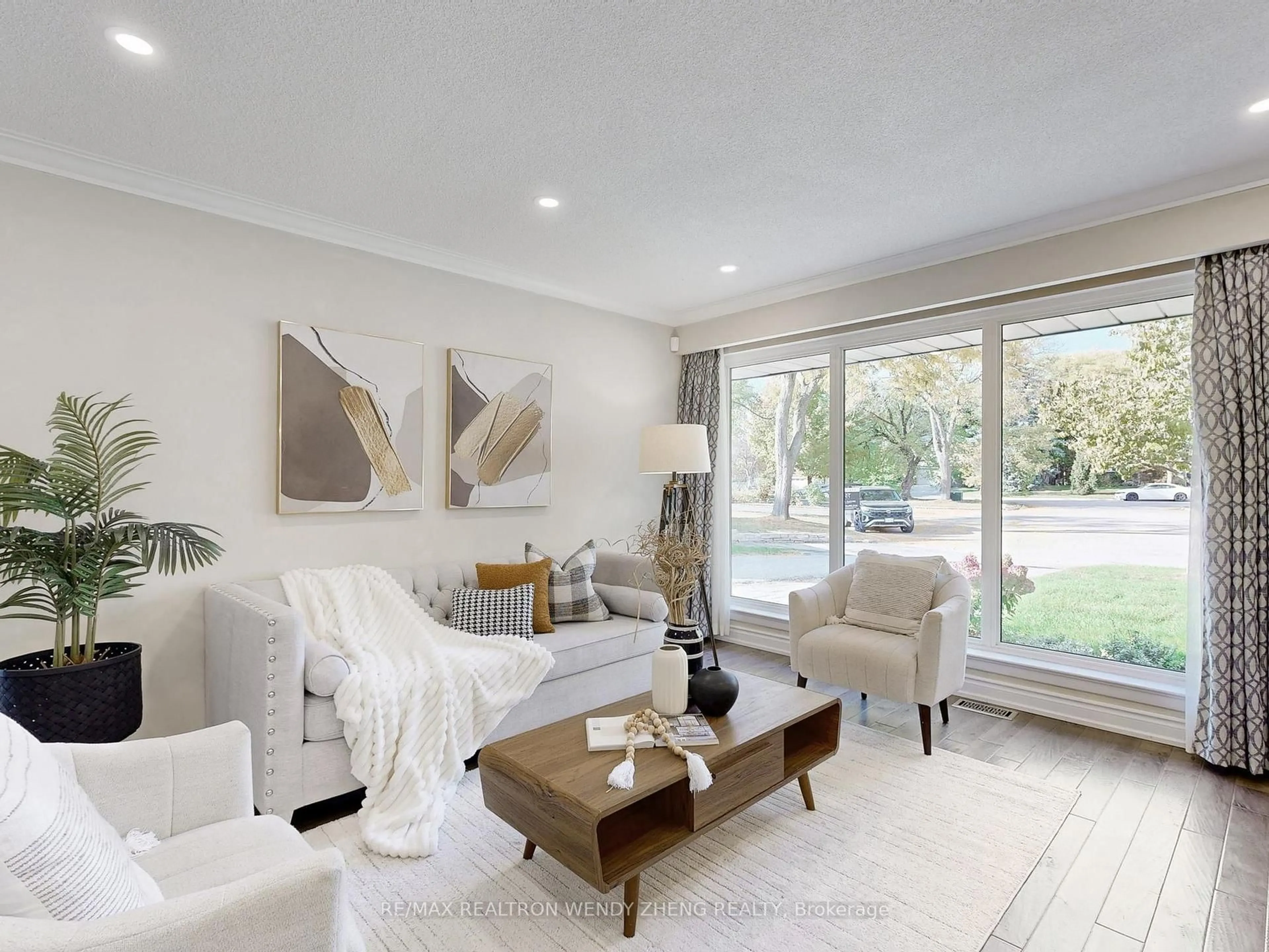 Living room with furniture, unknown for 164 Kenvale Crt, Richmond Hill Ontario L4C 4S9