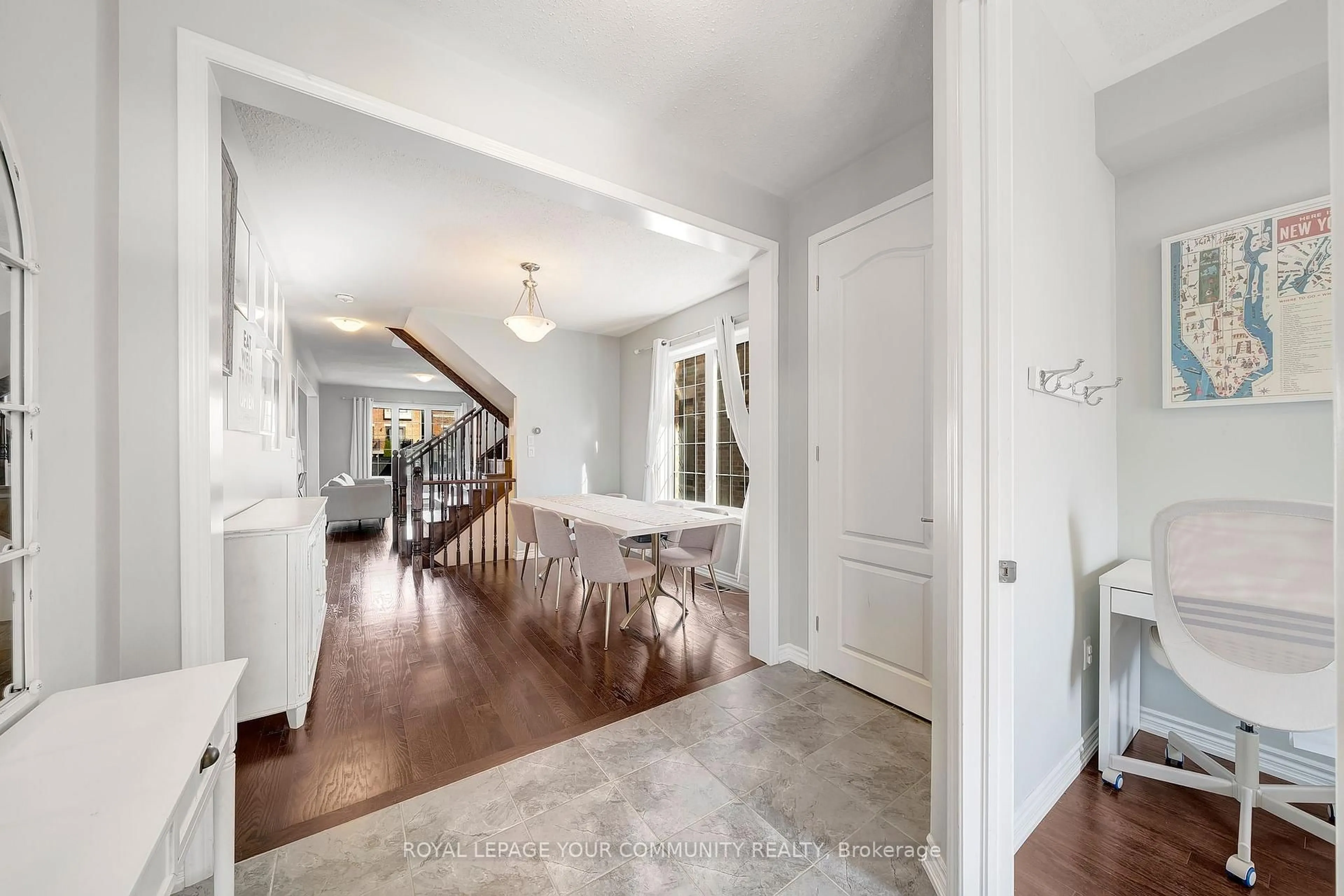 Indoor entryway for 14 Faust Rdge, Vaughan Ontario L4H 4T1