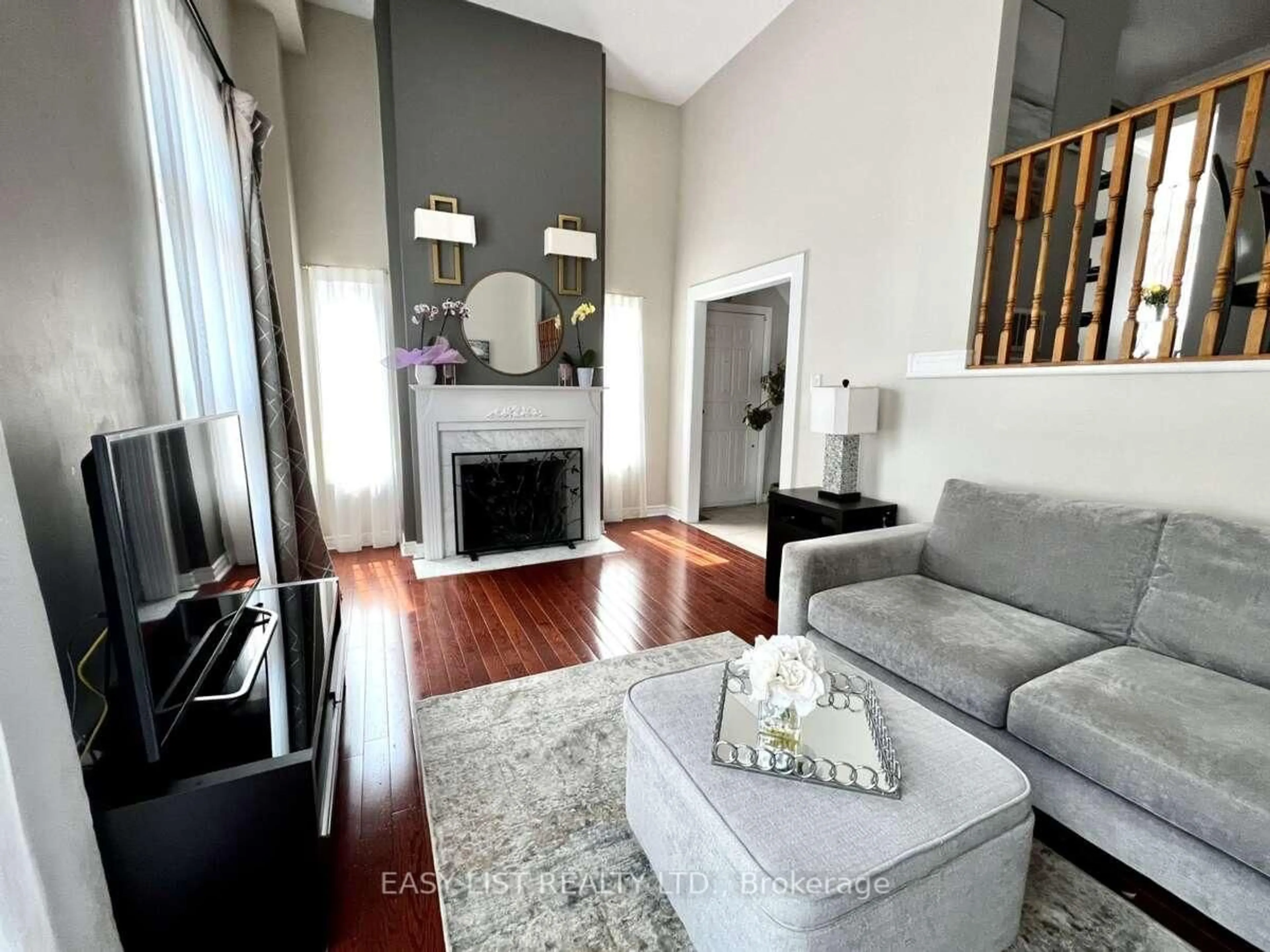 Living room with furniture, unknown for 95 Weldrick Rd #74, Richmond Hill Ontario L4C 0H6