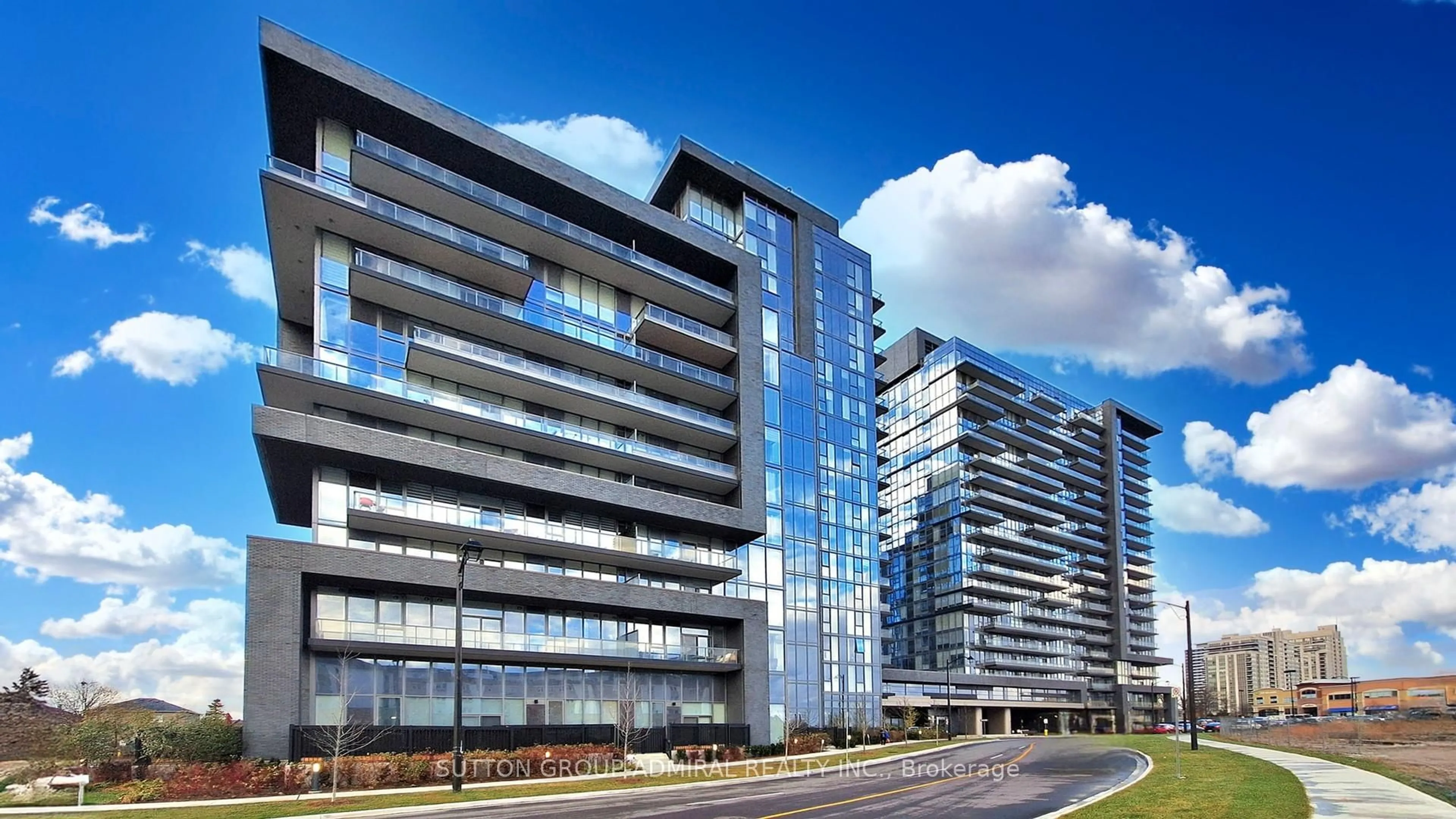 Indoor foyer for 10 Gatineau Dr #716, Vaughan Ontario L4J 0L2