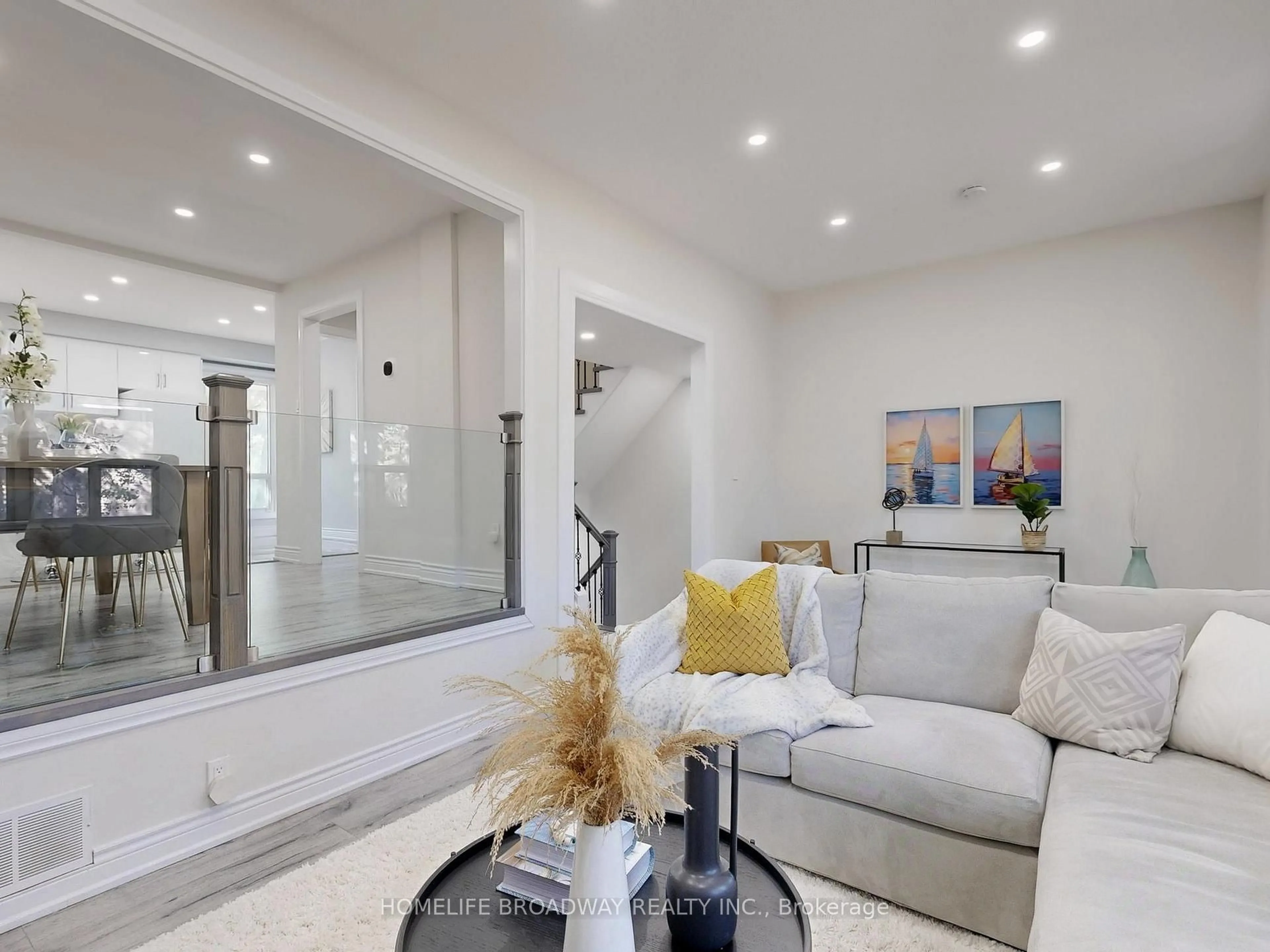 Living room with furniture, unknown for 109 Poplar Cres, Aurora Ontario L4G 3M4