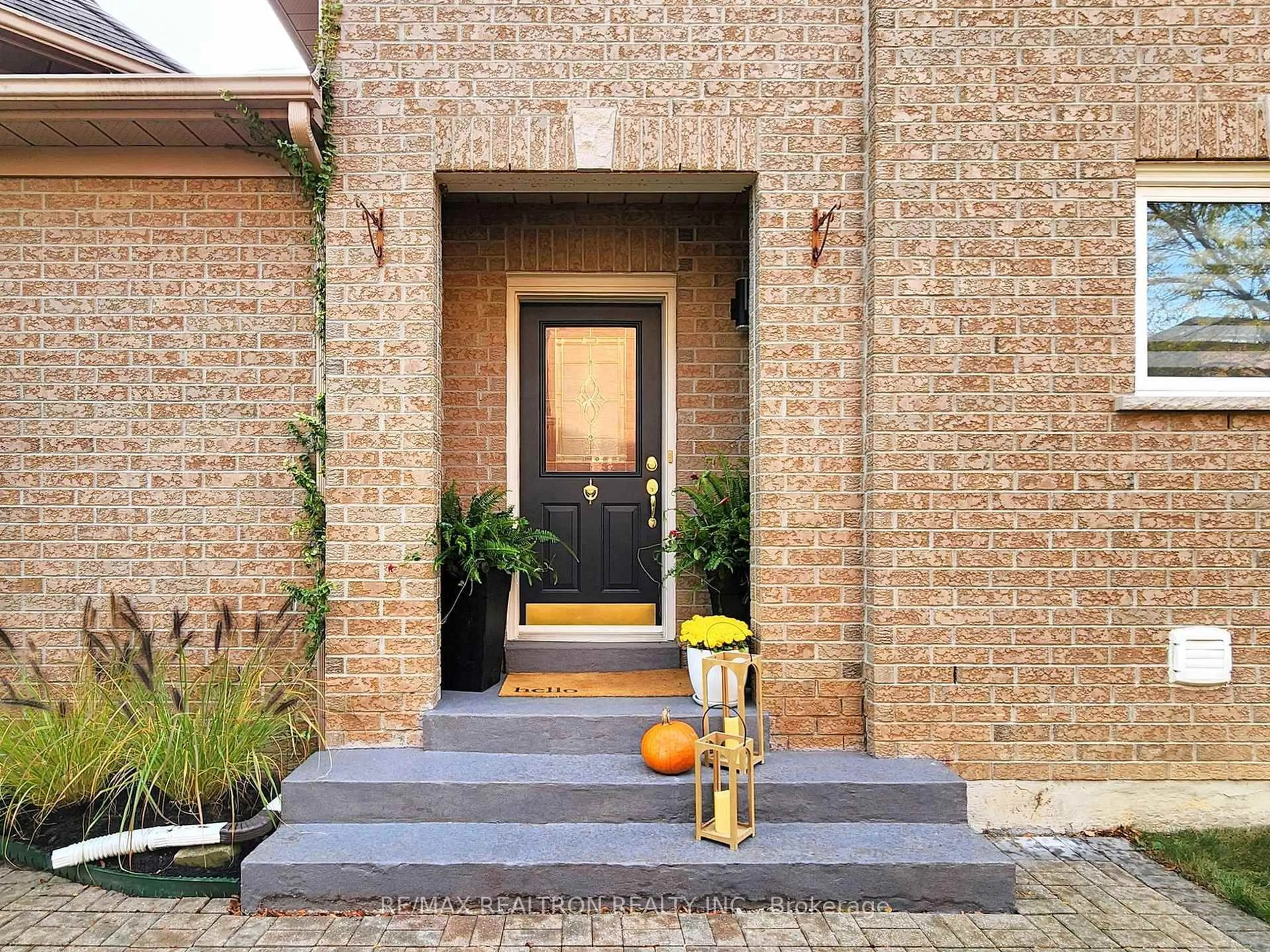 Home with brick exterior material, street for 301 Warner Cres, Newmarket Ontario L3X 2G6