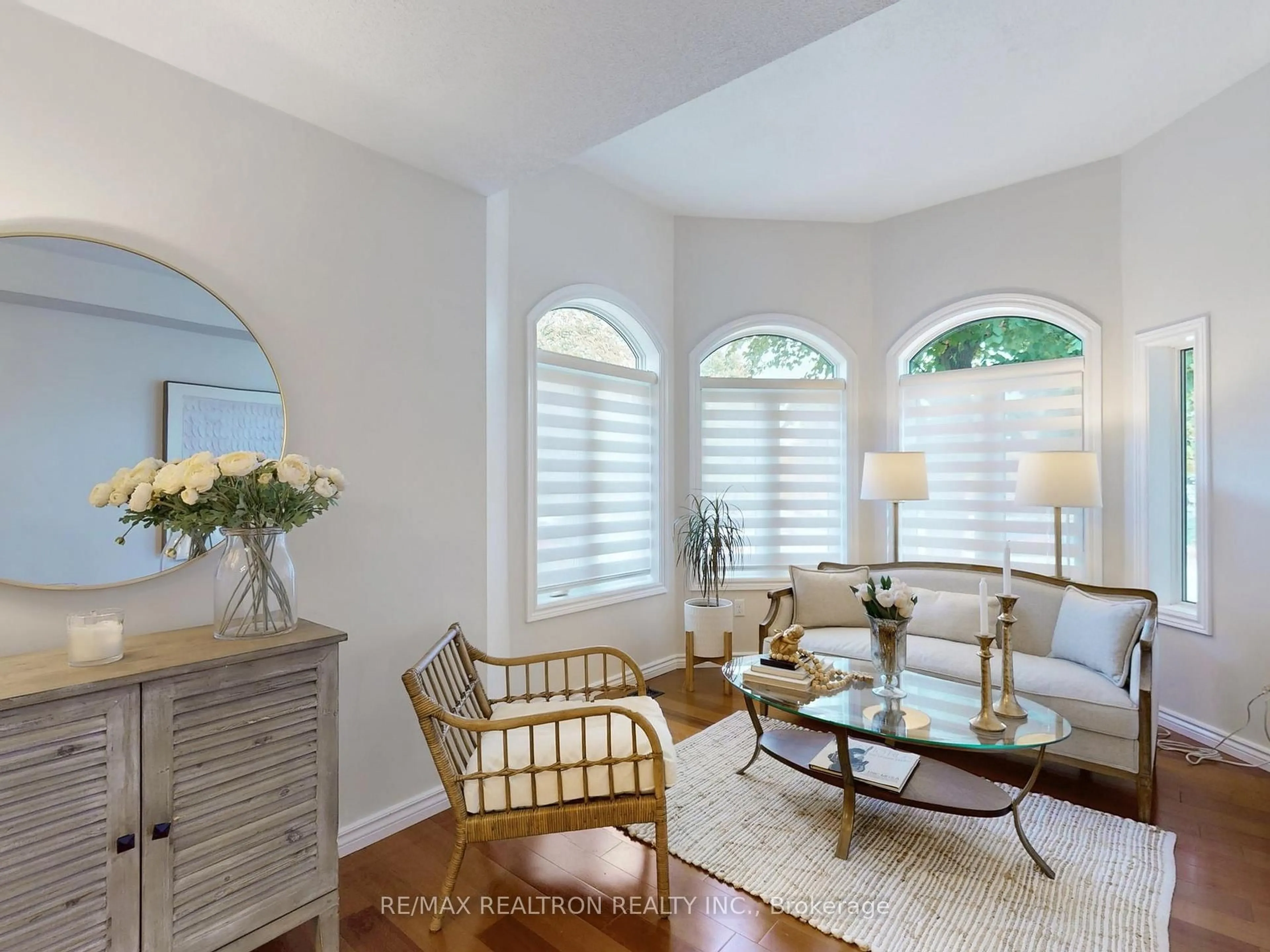 Living room with furniture, unknown for 301 Warner Cres, Newmarket Ontario L3X 2G6