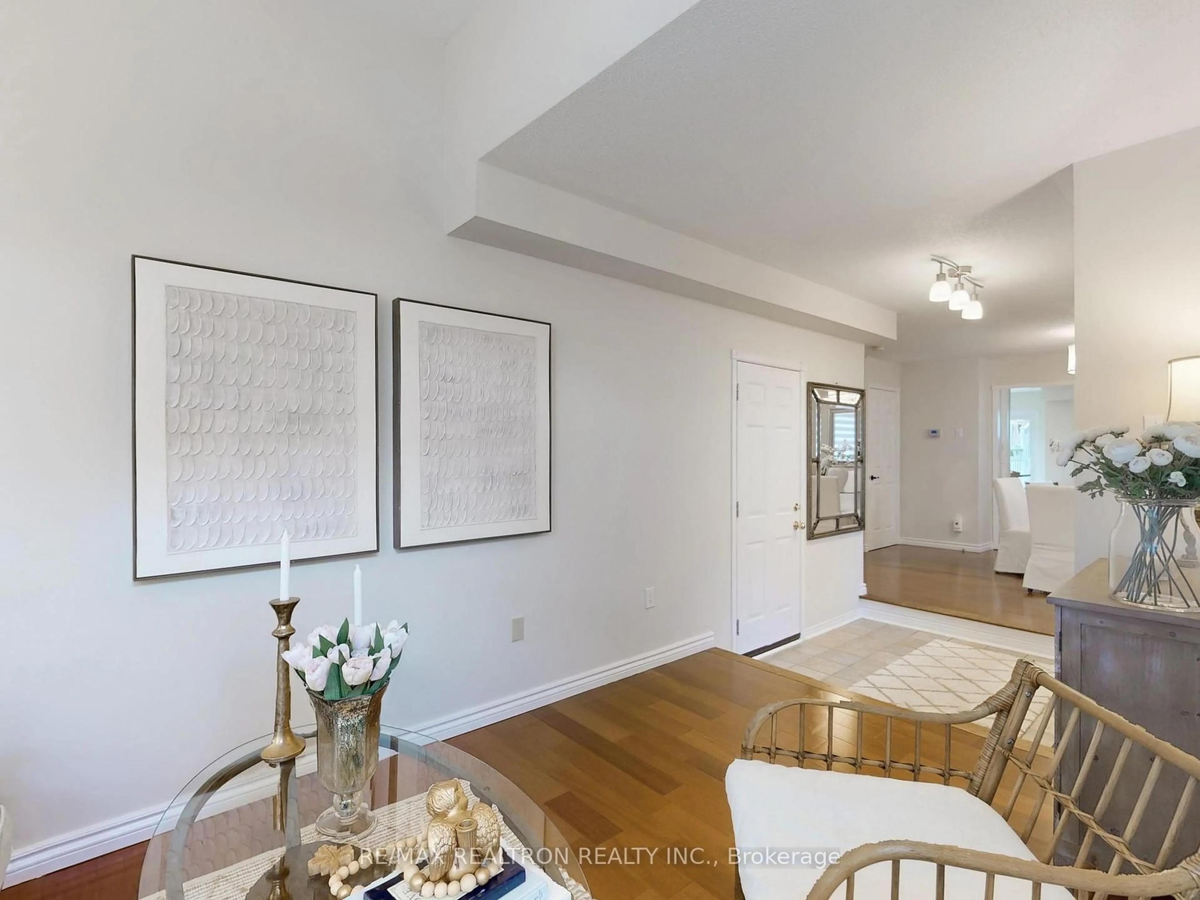 Unknown for 301 Warner Cres, Newmarket Ontario L3X 2G6