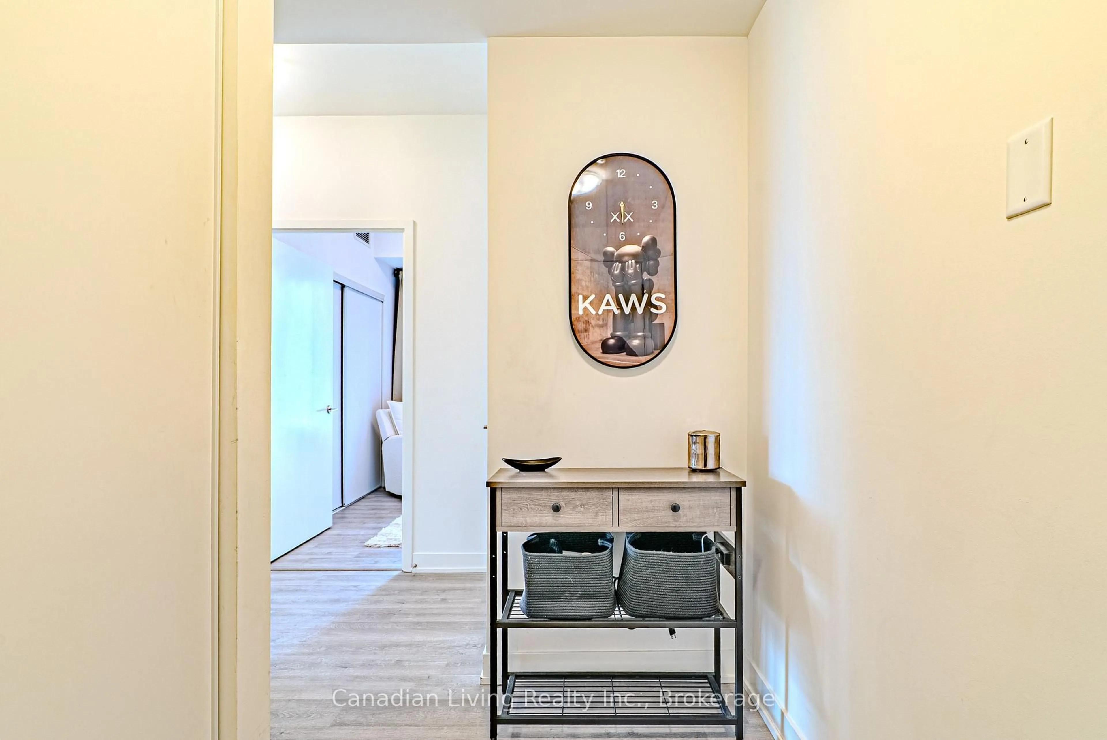 Indoor entryway for 8119 Birchmount Rd #827, Markham Ontario L6G 0H6