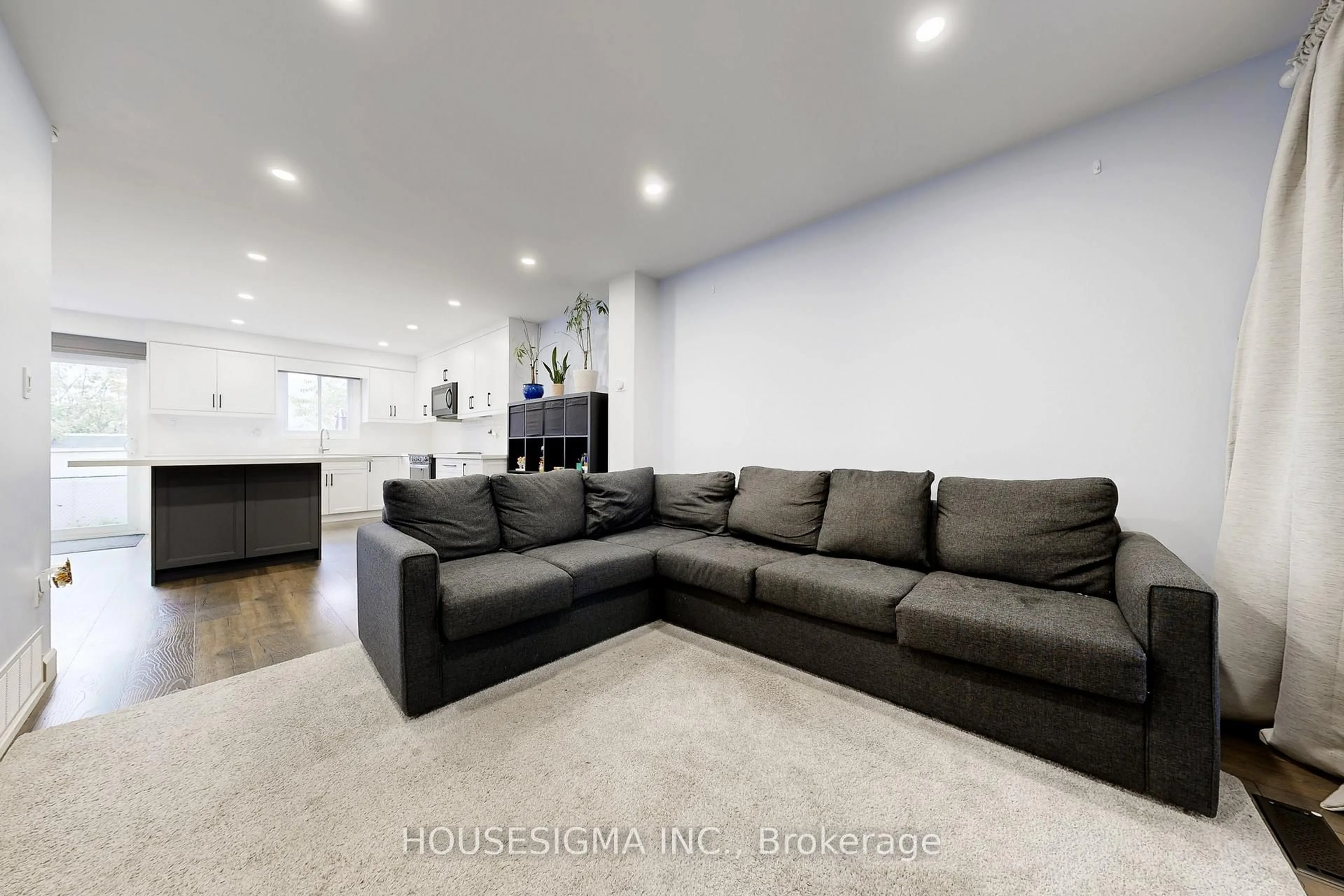 Living room with furniture, unknown for 54 Oakmount Cres, Vaughan Ontario L4K 2C3