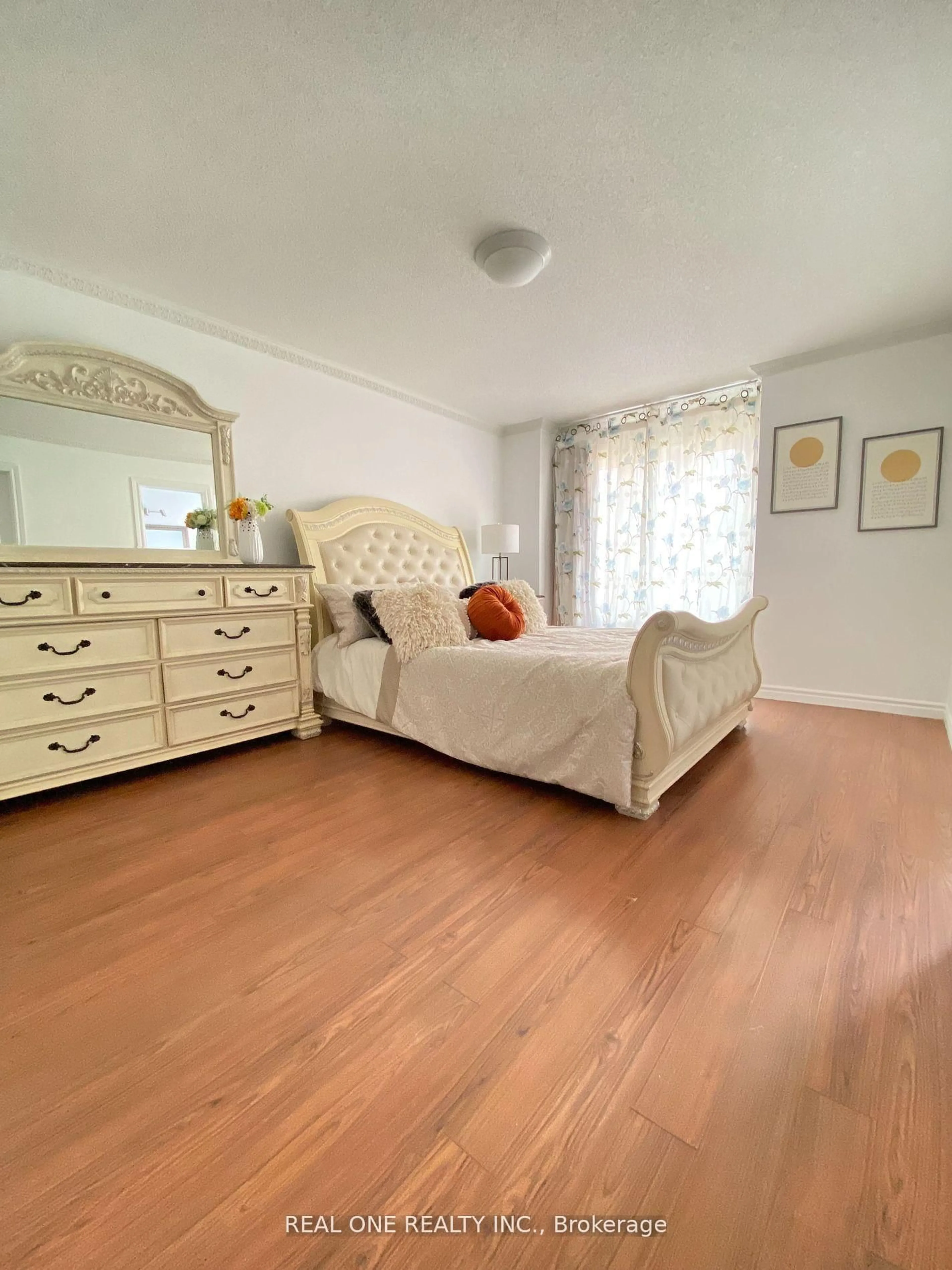 A pic of a room for 72 Weatherill Rd, Markham Ontario L6C 2P5