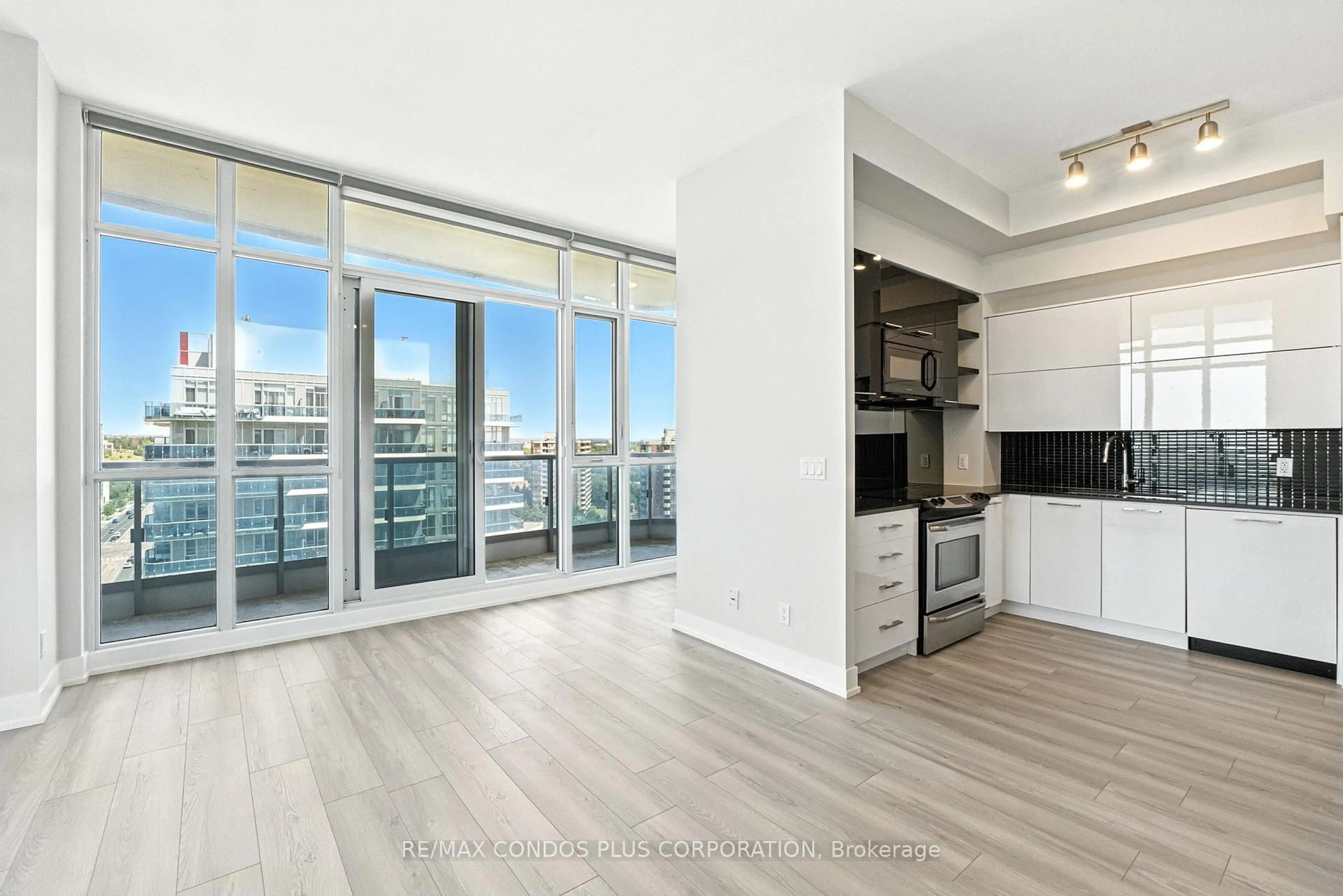 Open concept kitchen, unknown for 9471 Yonge St #Lph15, Richmond Hill Ontario L4C 0Z5
