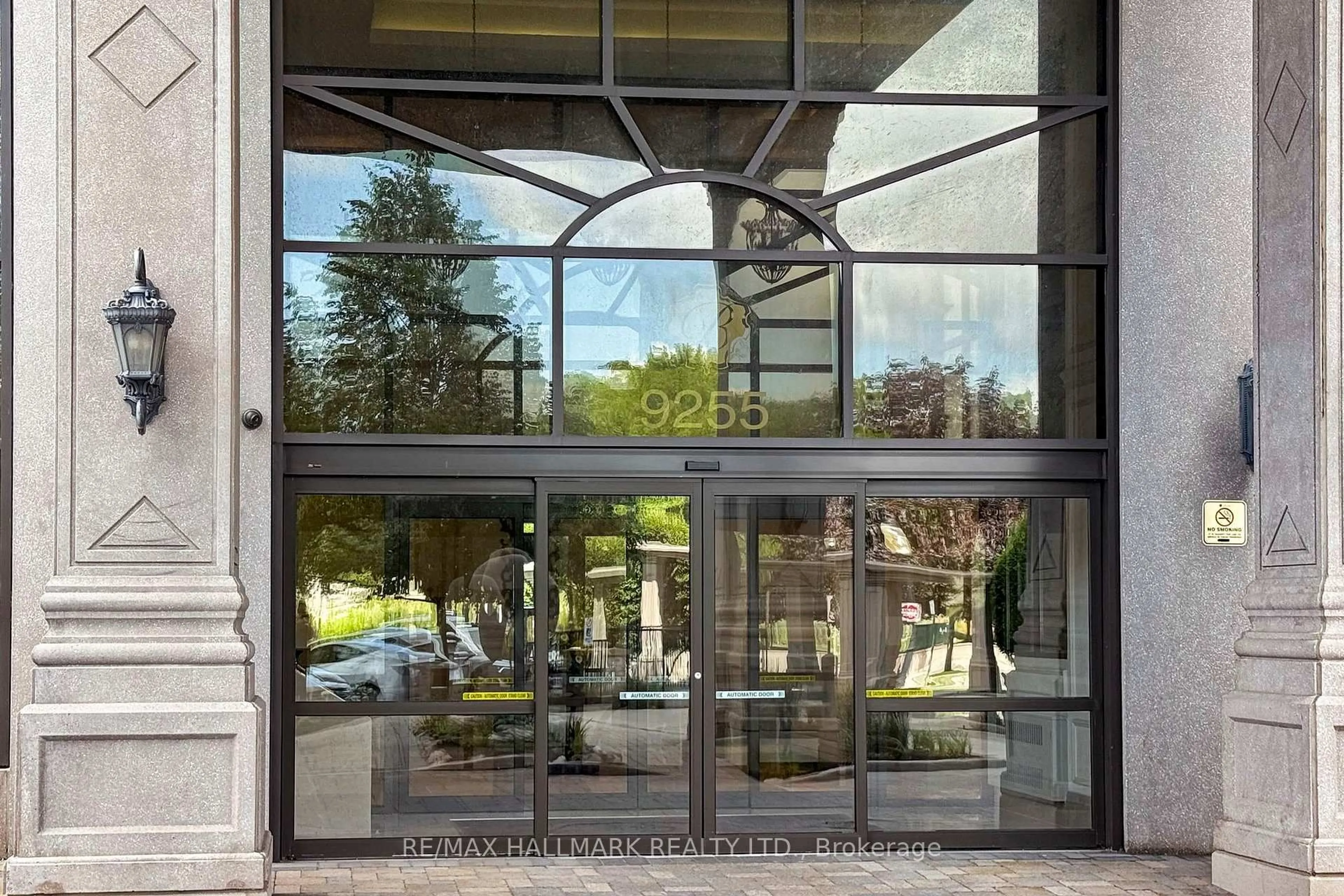 Indoor foyer for 9255 Jane St #1705, Vaughan Ontario L6A 0K1