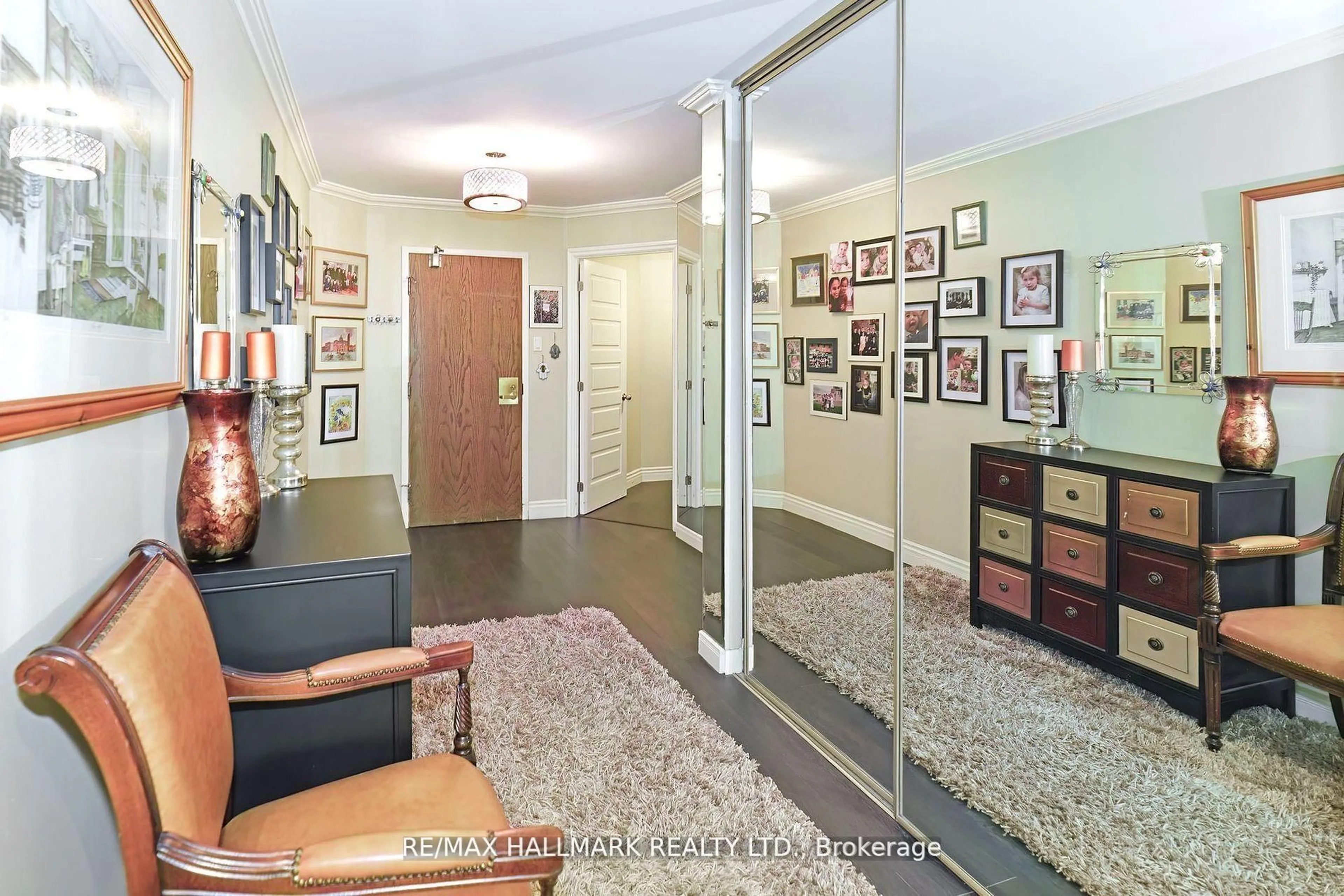 Indoor entryway for 333 Clark Ave #105, Vaughan Ontario L4J 7K4