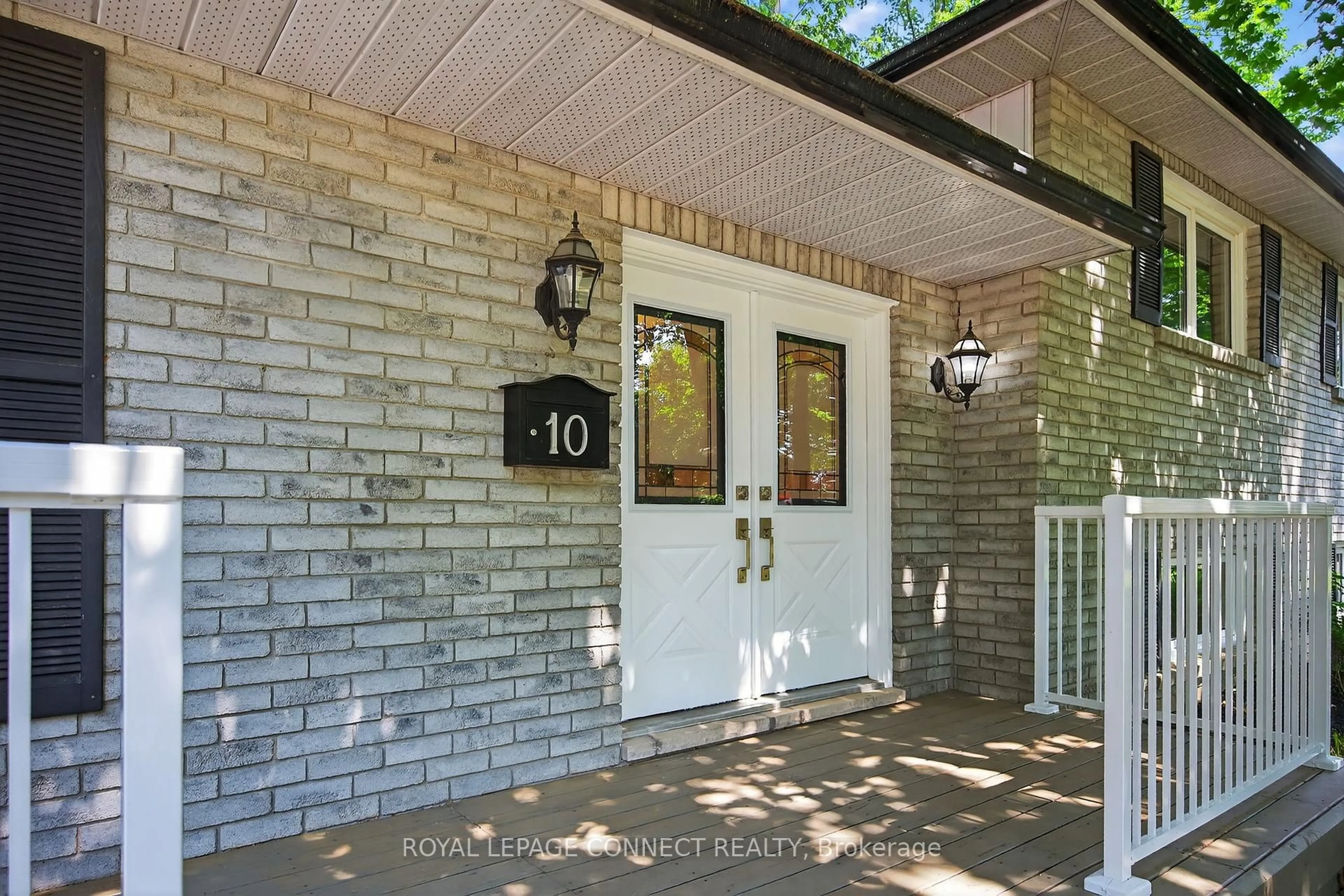 Home with brick exterior material, street for 10 Donaldson Rd, East Gwillimbury Ontario L9N 1J2