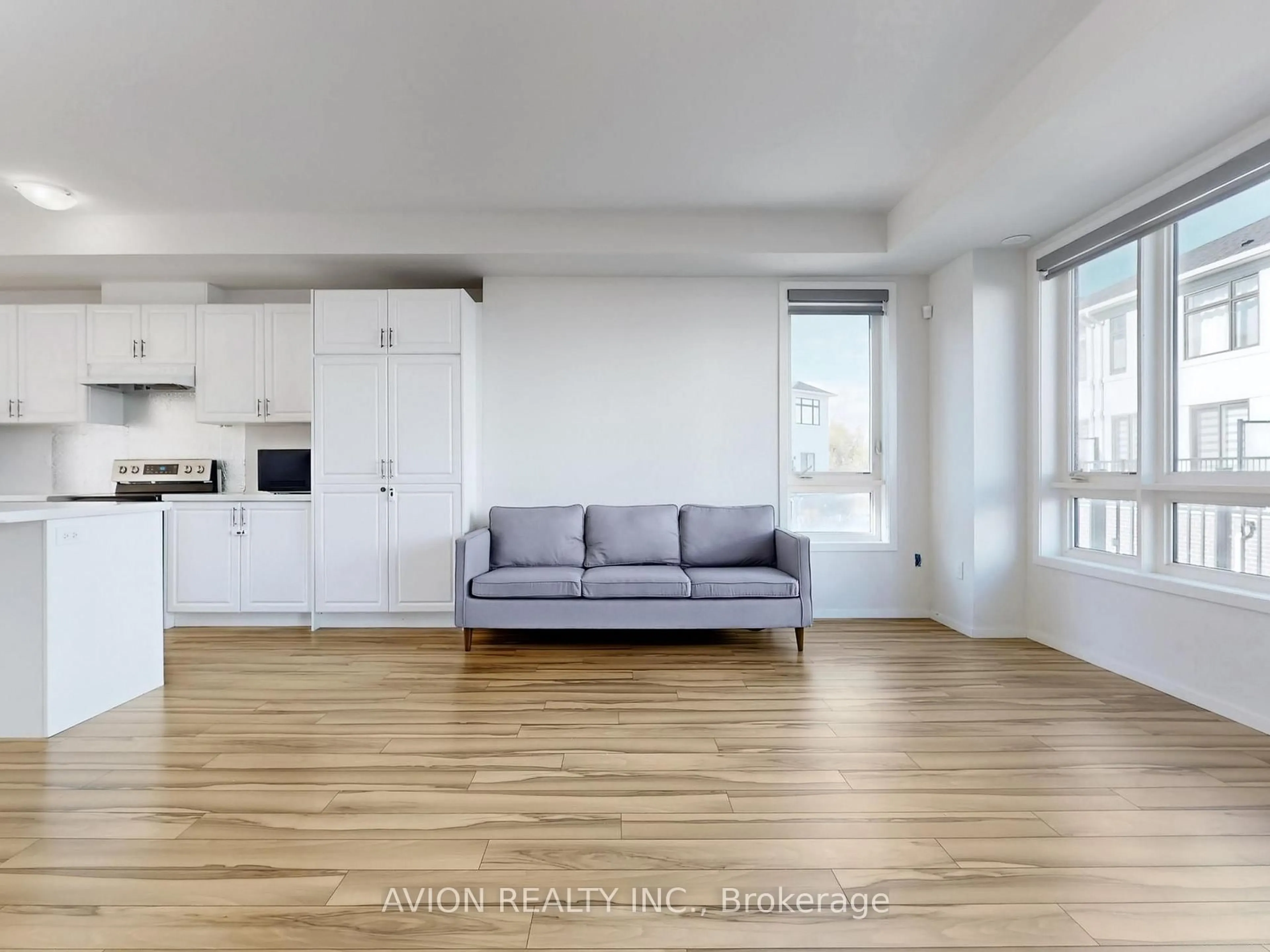 Living room with furniture, unknown for 35 Thomas Armstrong Lane, Richmond Hill Ontario L4C 5S6