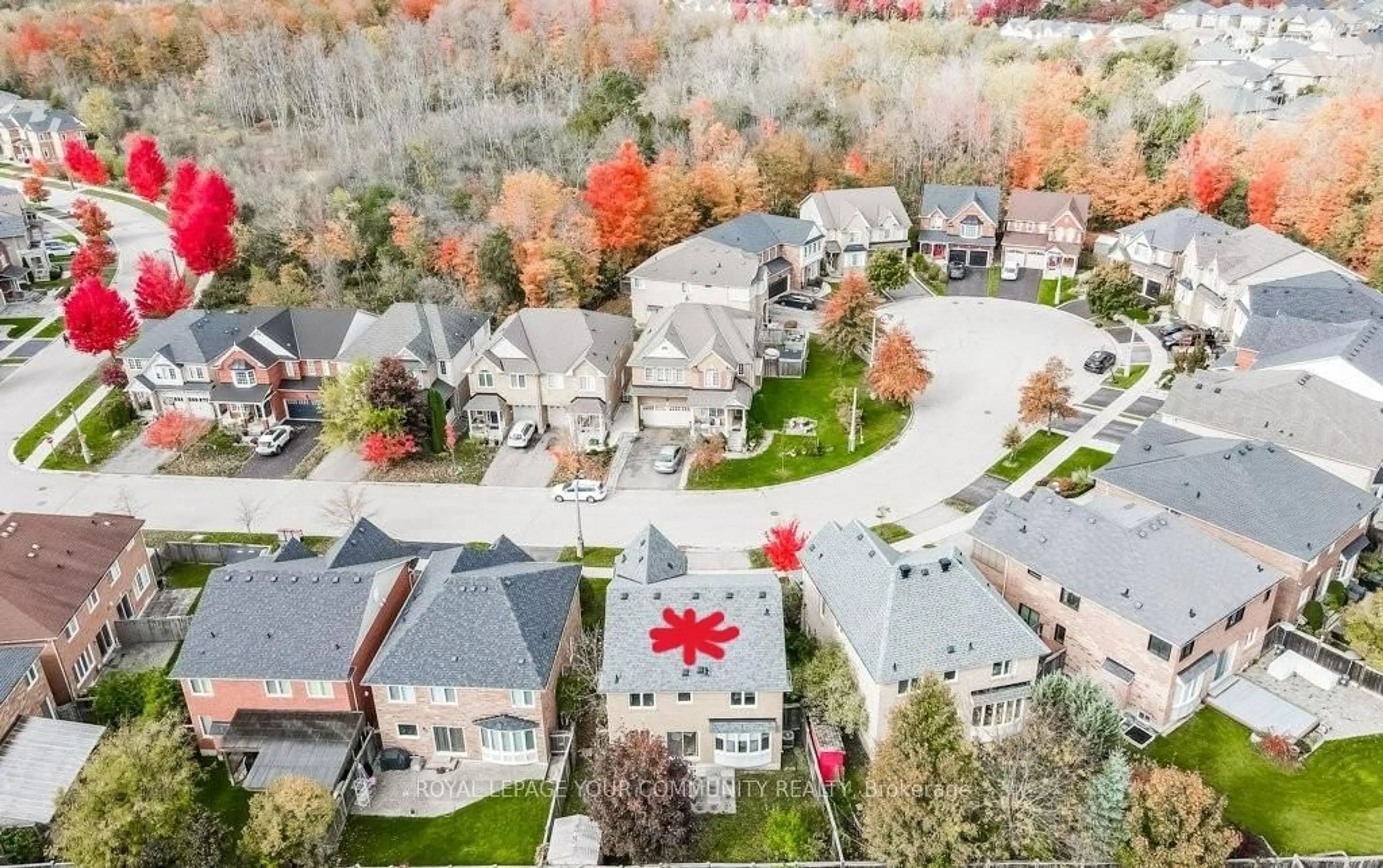 A pic from outside/outdoor area/front of a property/back of a property/a pic from drone, street for 18 Weldon Woods Crt, Whitchurch-Stouffville Ontario L4A 0J4