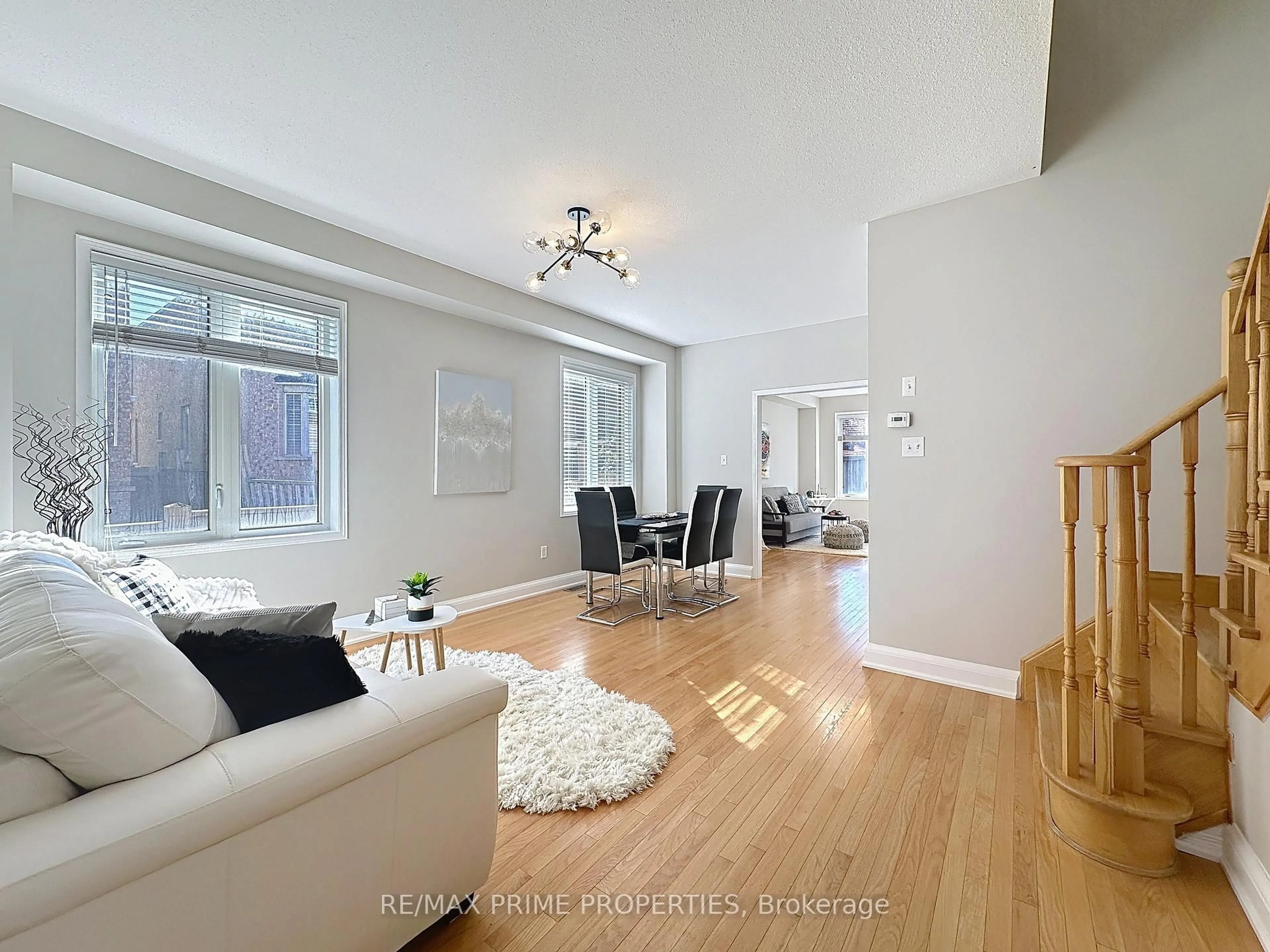 Living room with furniture, unknown for 117 Big Hill Cres, Vaughan Ontario L6A 4K7