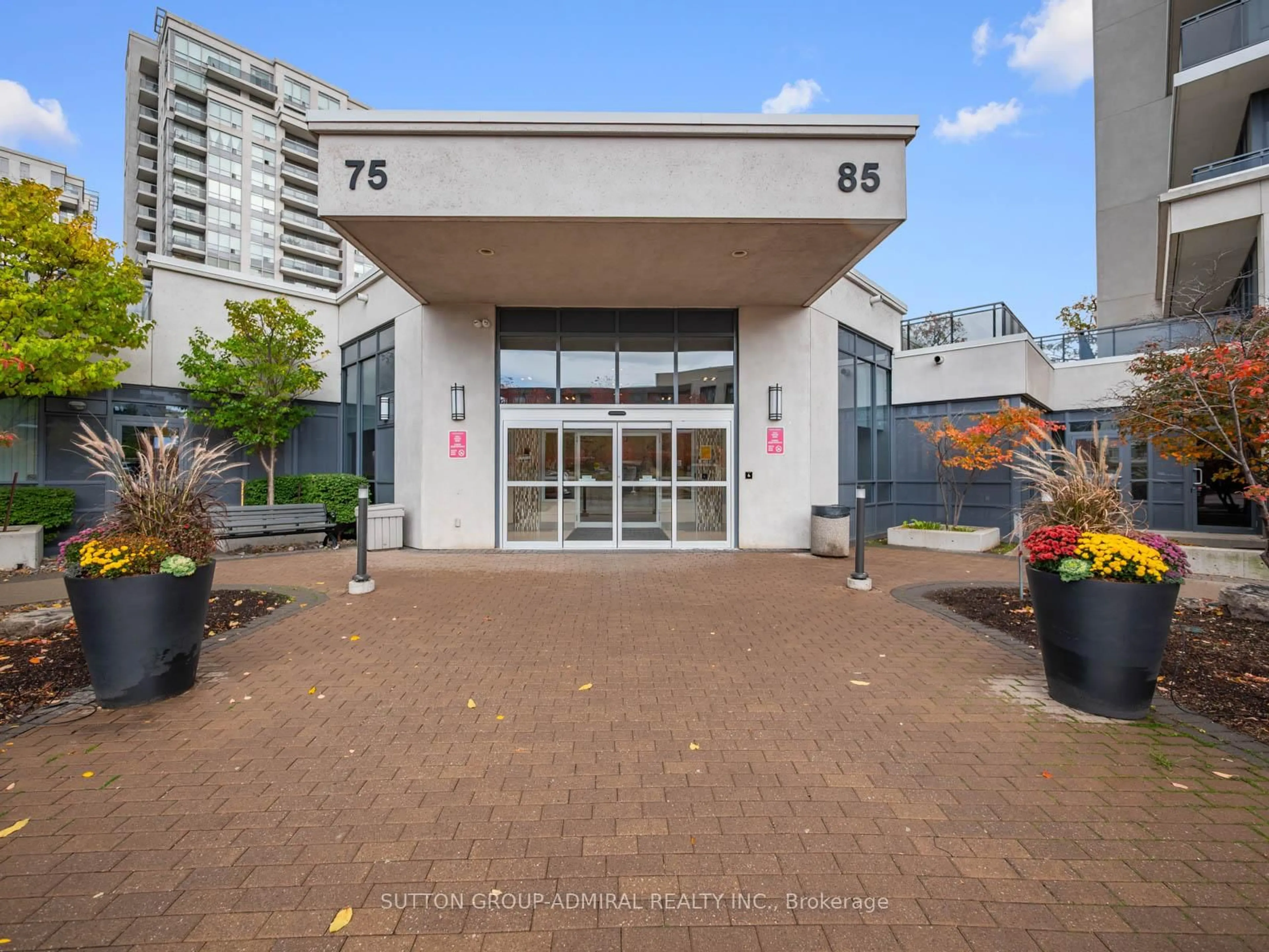 Indoor foyer for 85 North Park Rd #1515, Vaughan Ontario L4J 0H9