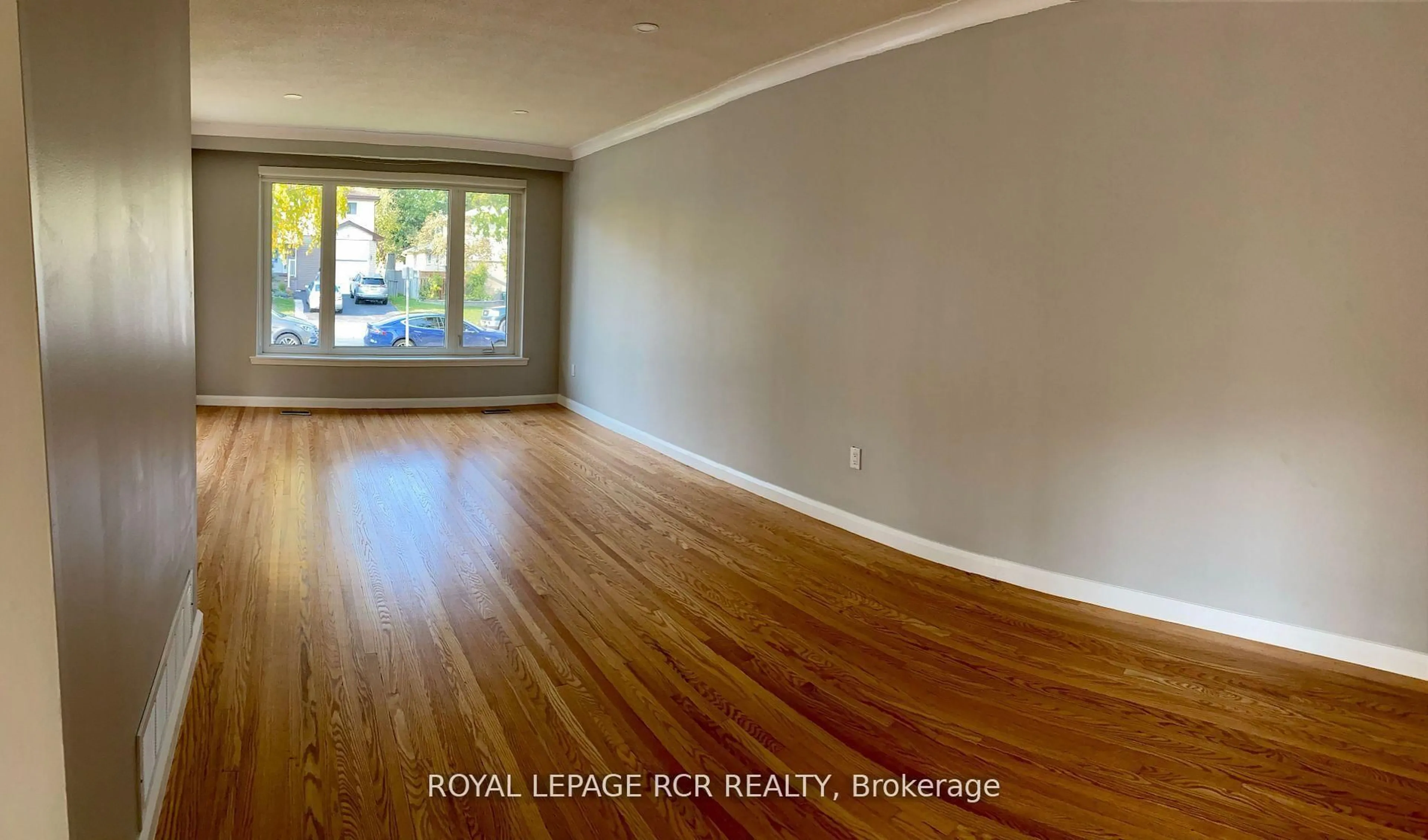 A pic of a room for 15 McDonald Dr, Aurora Ontario L4G 2T4