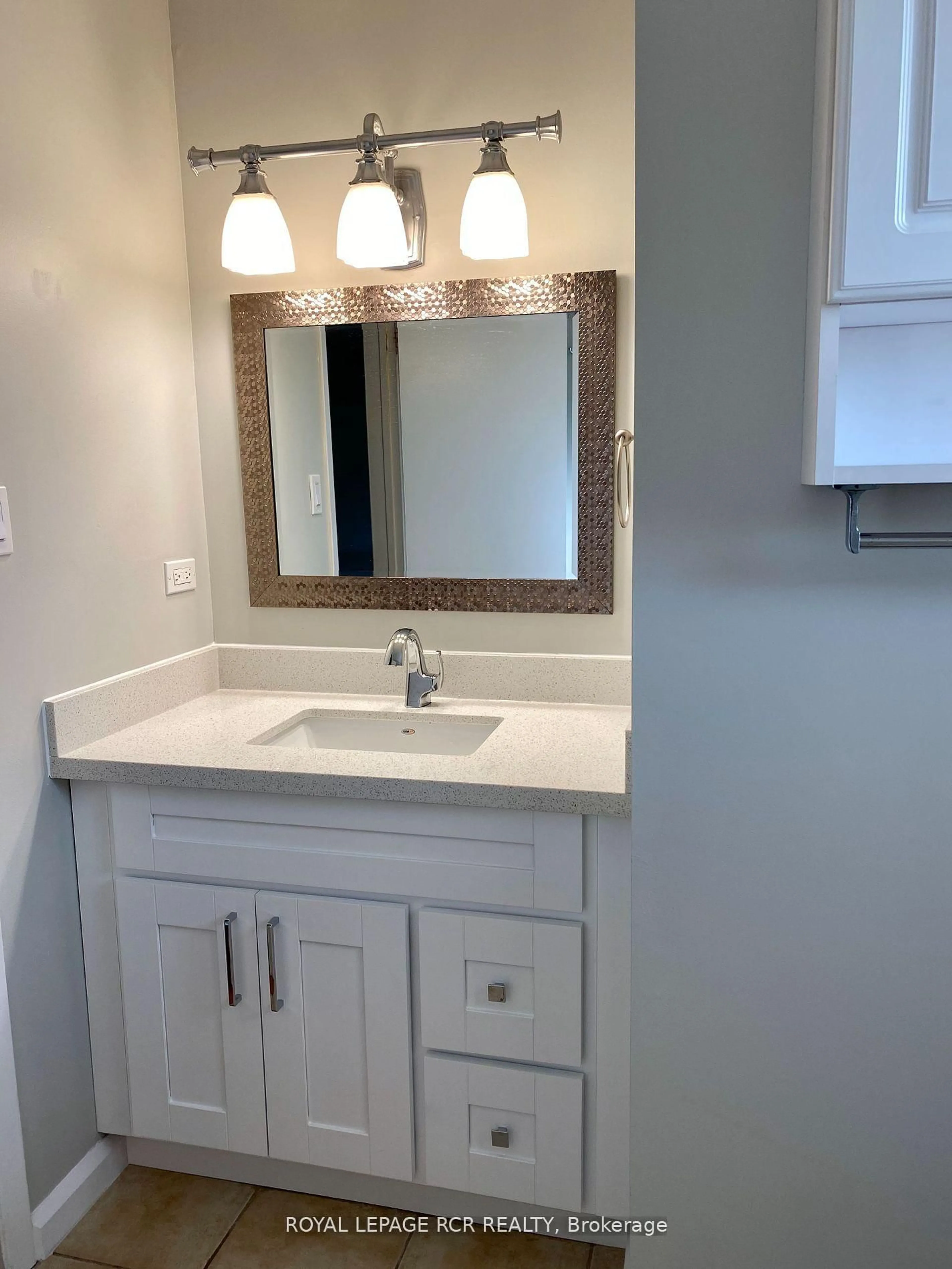 Contemporary bathroom, ceramic/tile floor for 15 McDonald Dr, Aurora Ontario L4G 2T4