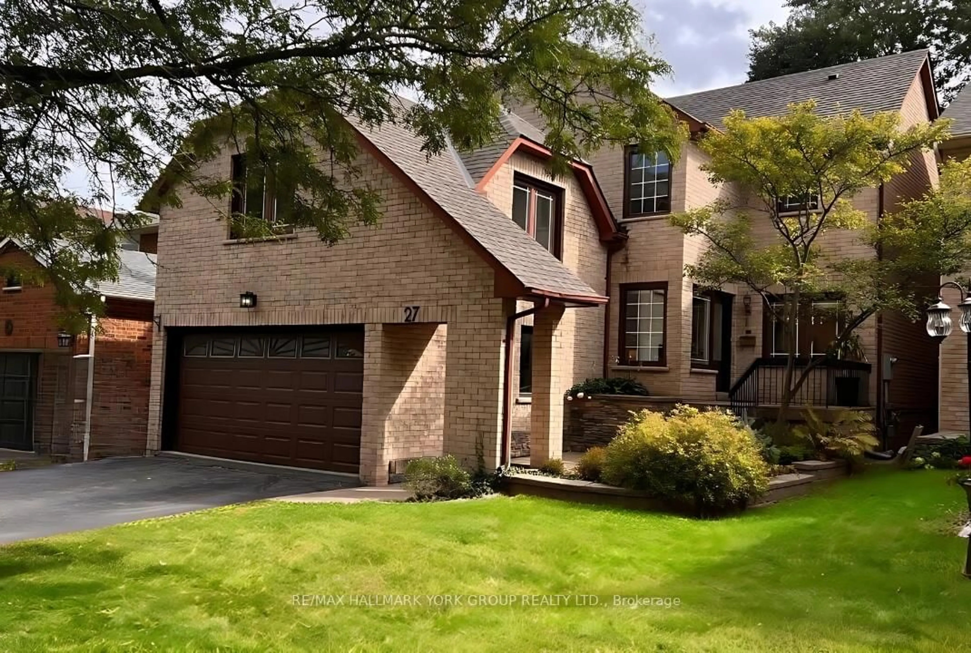 Home with brick exterior material, street for 27 Murdock Ave, Aurora Ontario L4G 5E7