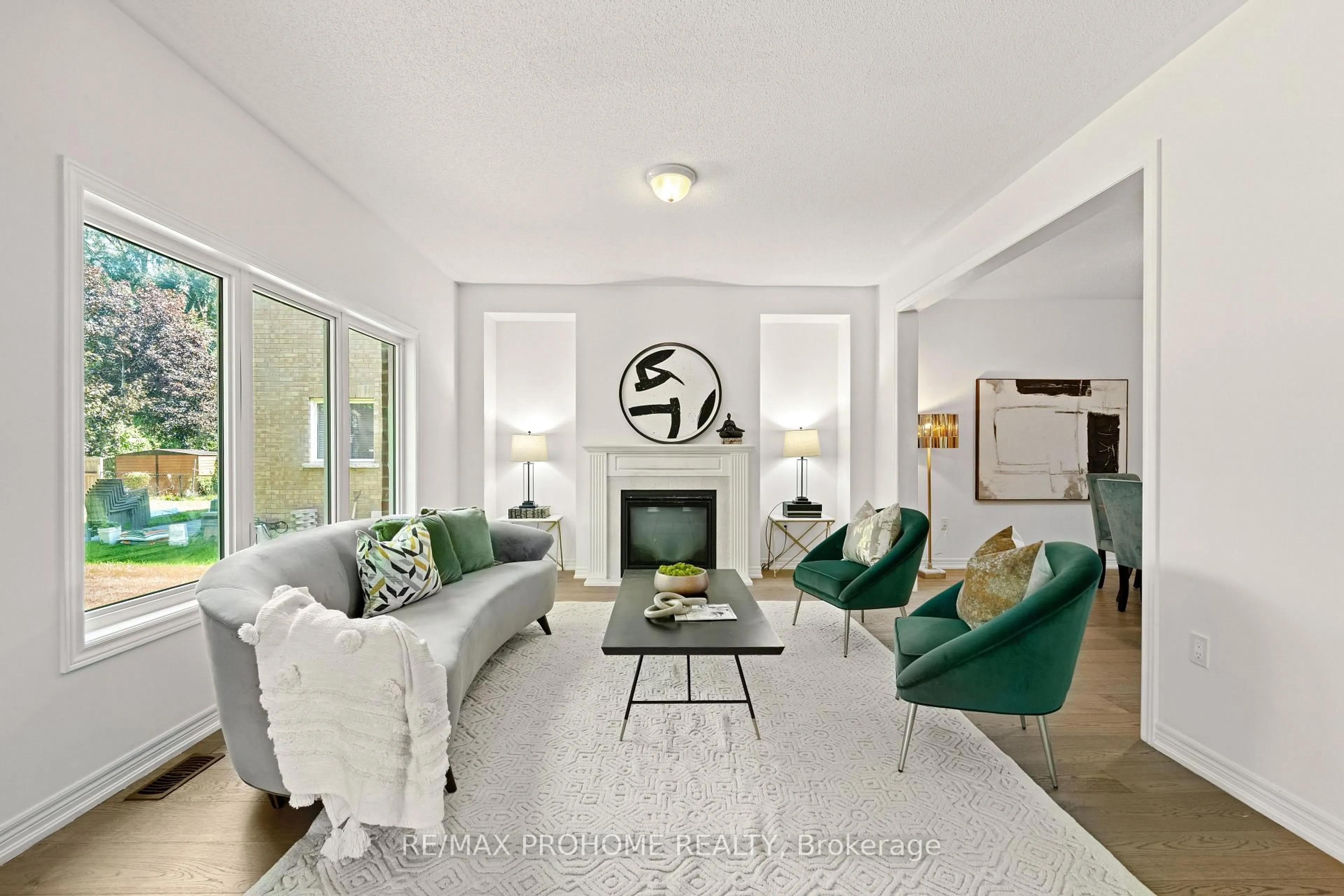 Living room with furniture, unknown for 102 Riveredge Dr, Georgina Ontario L4P 2P1