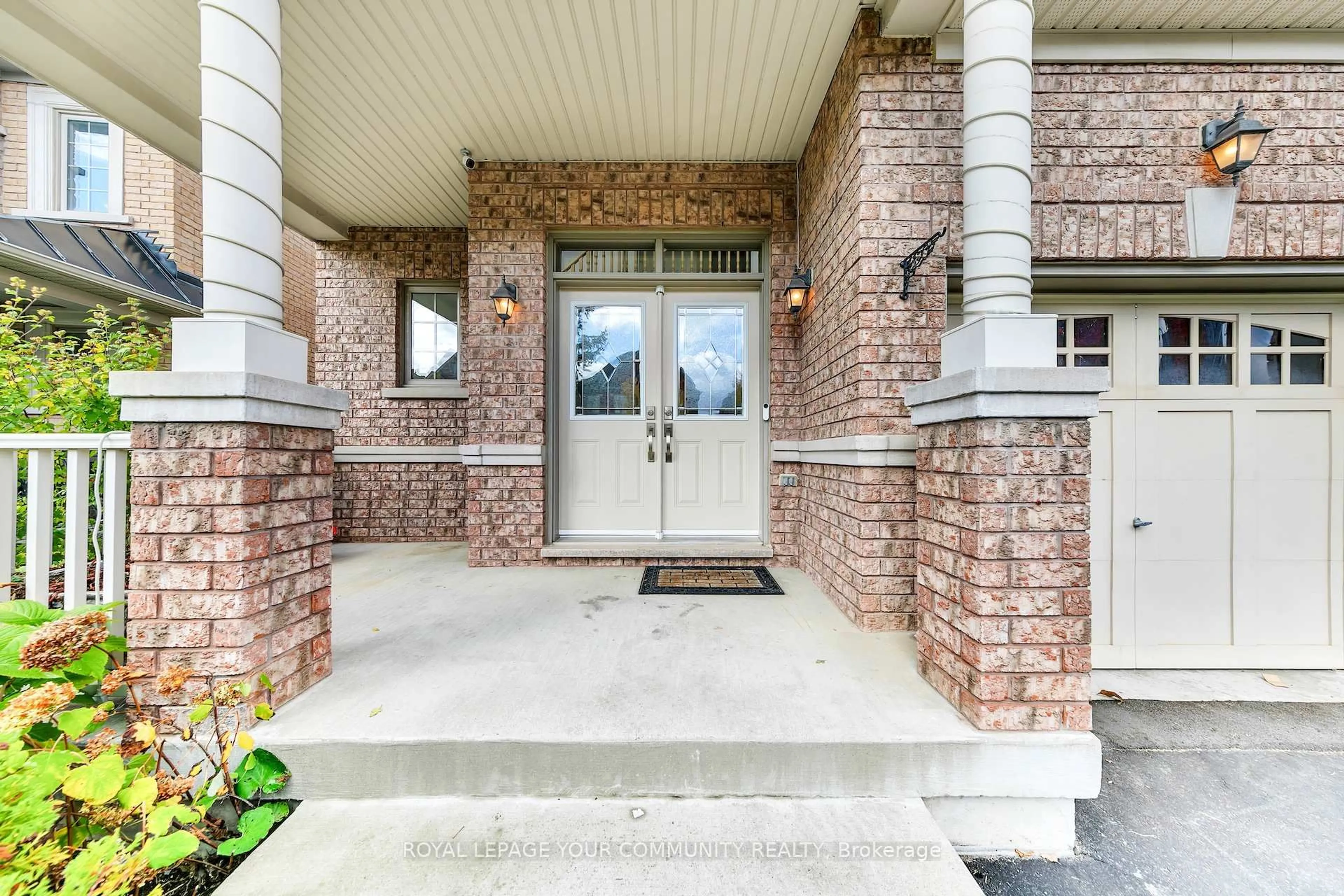 Indoor entryway for 112 Allison Ann Way, Vaughan Ontario L6A 0G7