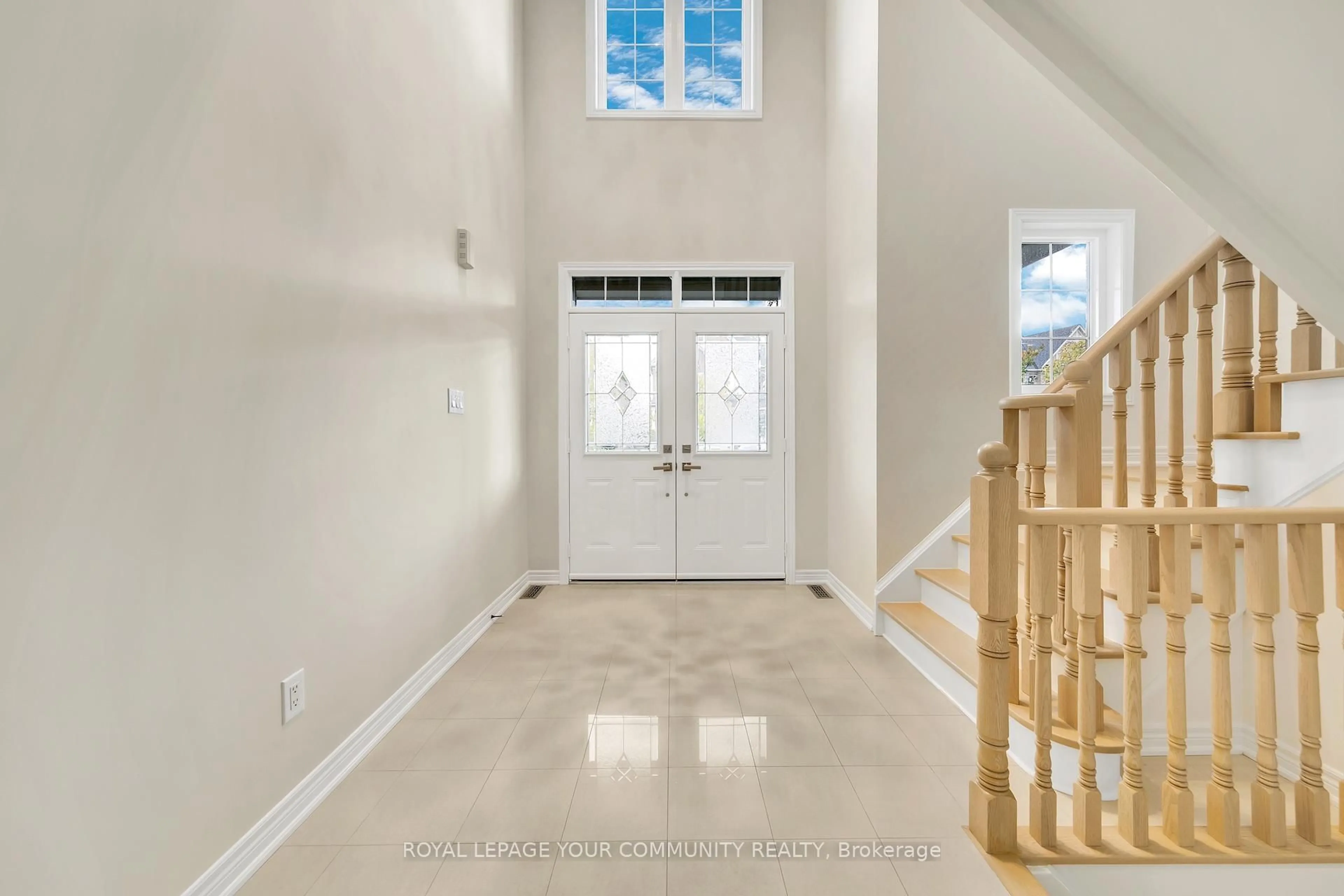 Indoor entryway for 112 Allison Ann Way, Vaughan Ontario L6A 0G7
