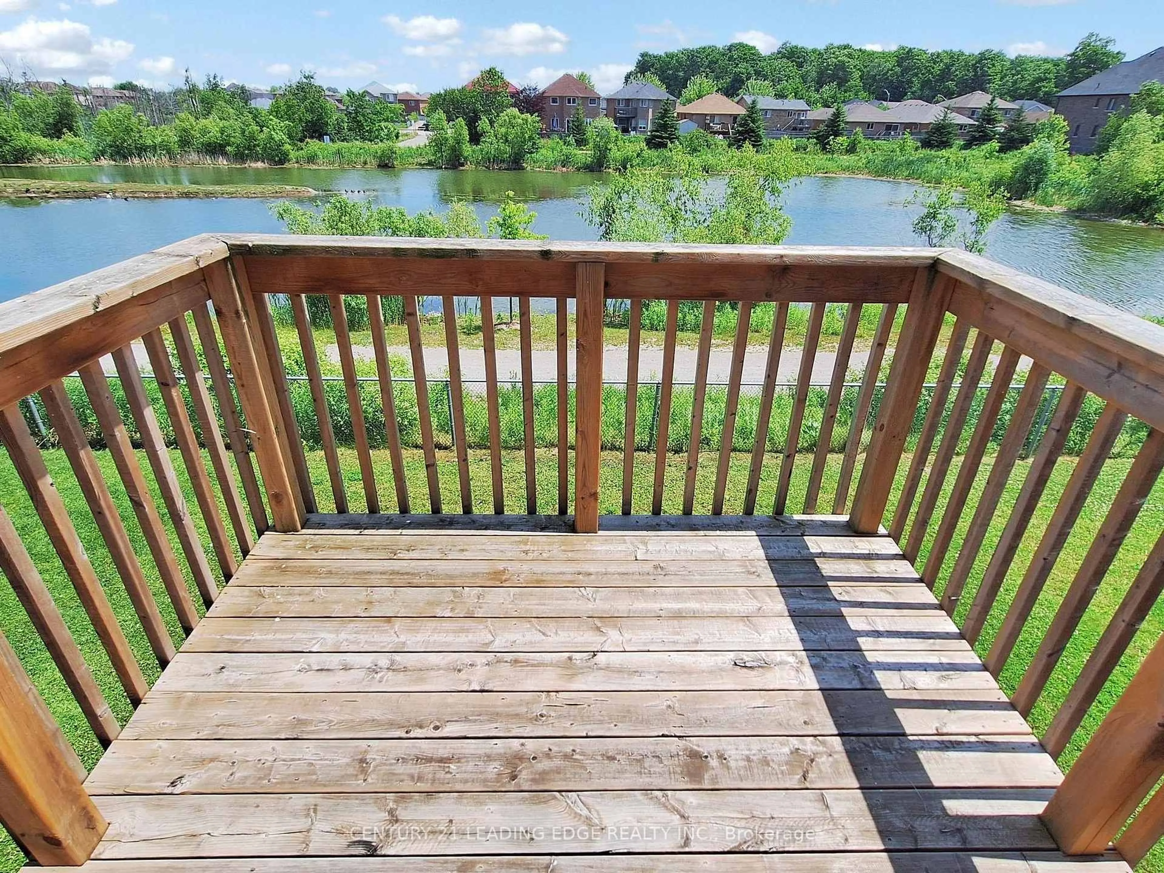 Patio, water/lake/river/ocean view for 2025 Mullen St, Innisfil Ontario L9S 0J8