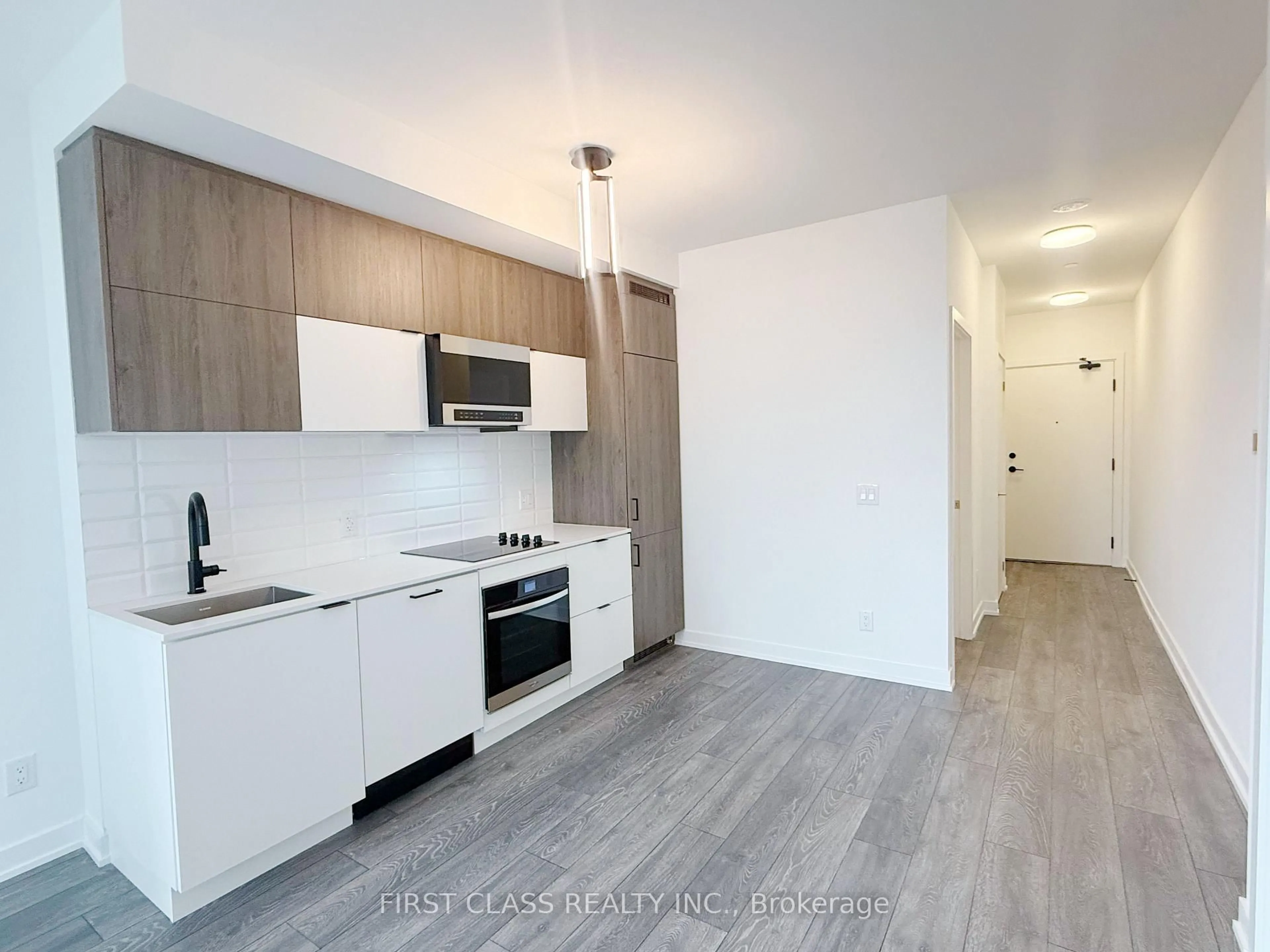 Standard kitchen, wood/laminate floor for 8888 Yonge St #709, Richmond Hill Ontario L4C 6Z1