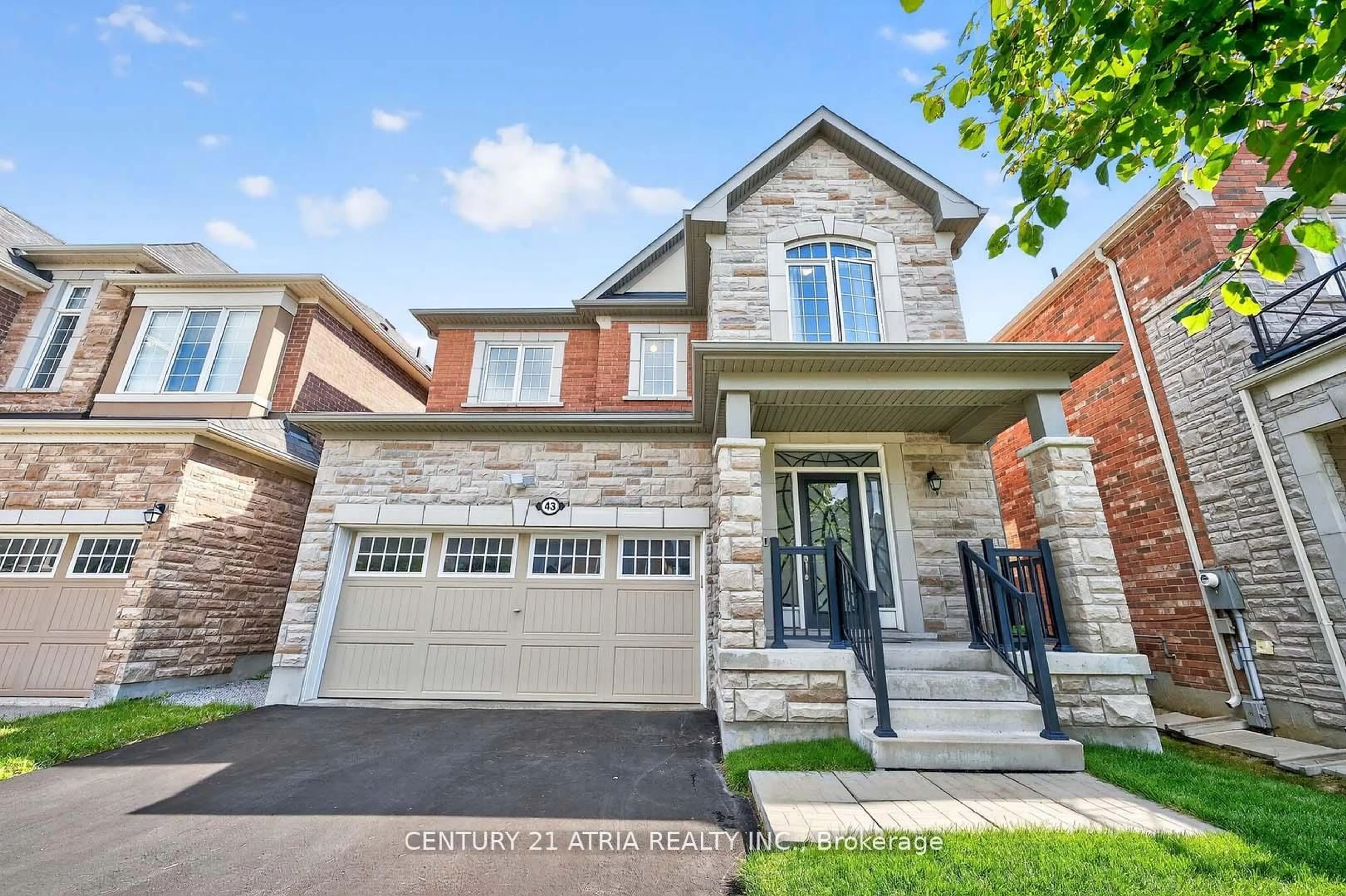 Home with brick exterior material, street for 43 Novan Cres, Aurora Ontario L4G 0X6