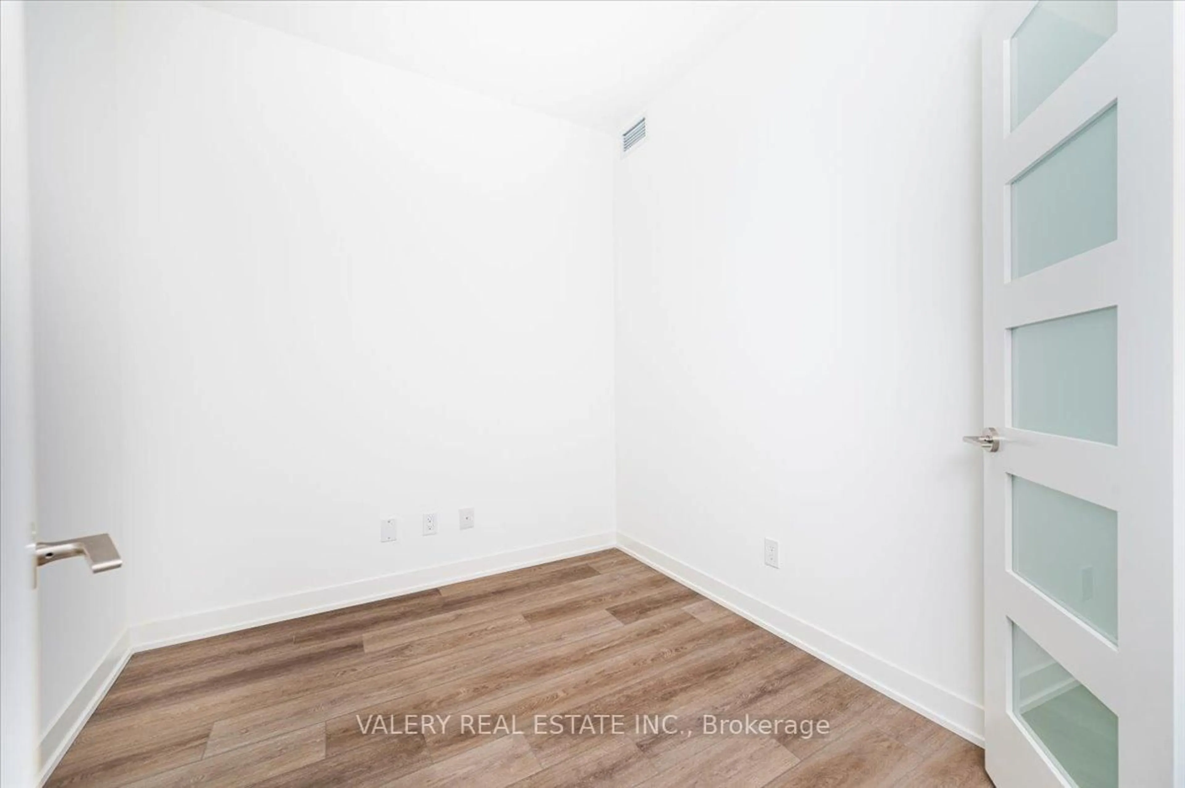 A pic of a room for 8119 Birchmount Rd #1703, Markham Ontario L6G 0H5