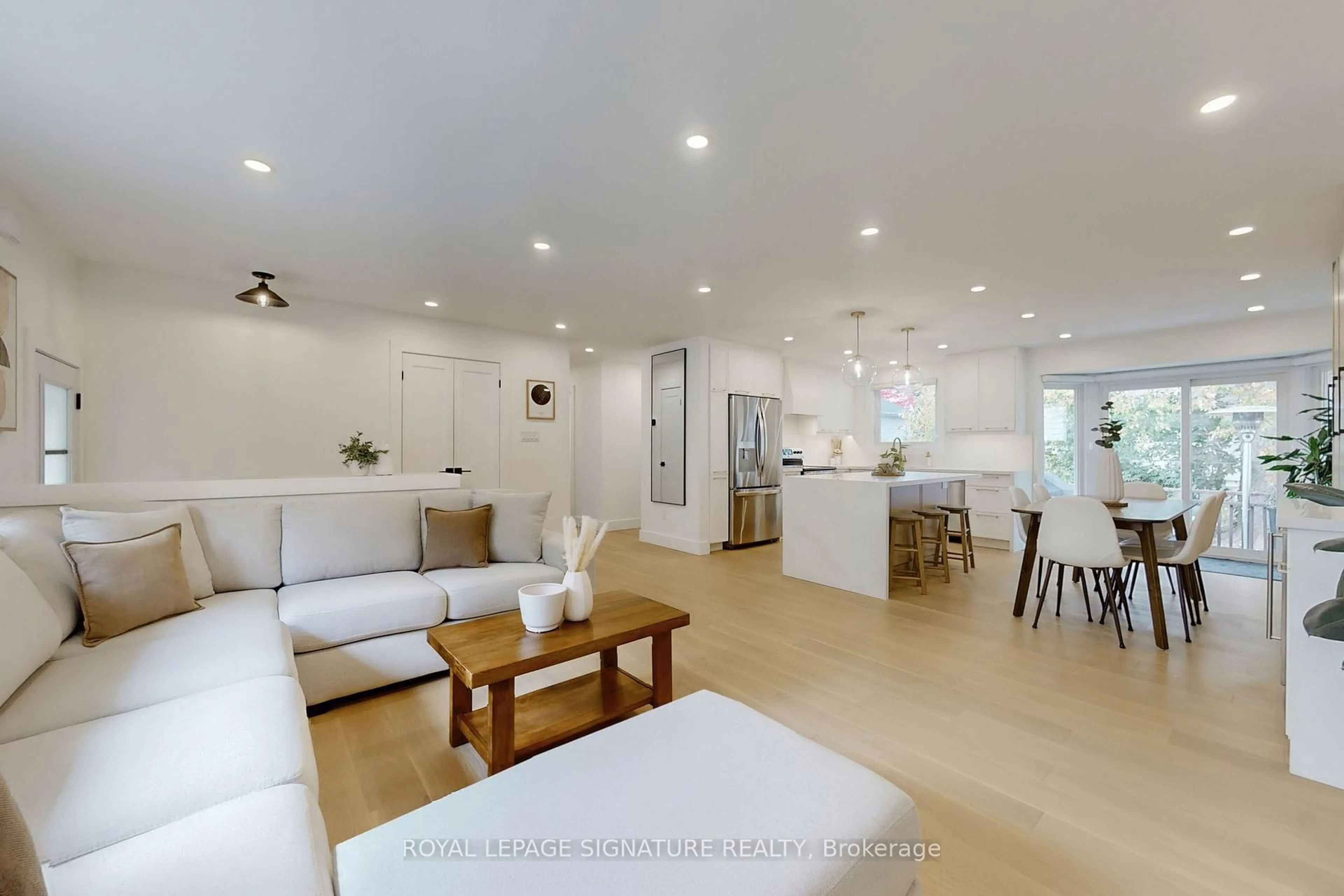 Open concept kitchen, unknown for 339 Boyer St, Whitchurch-Stouffville Ontario L4A 7V9