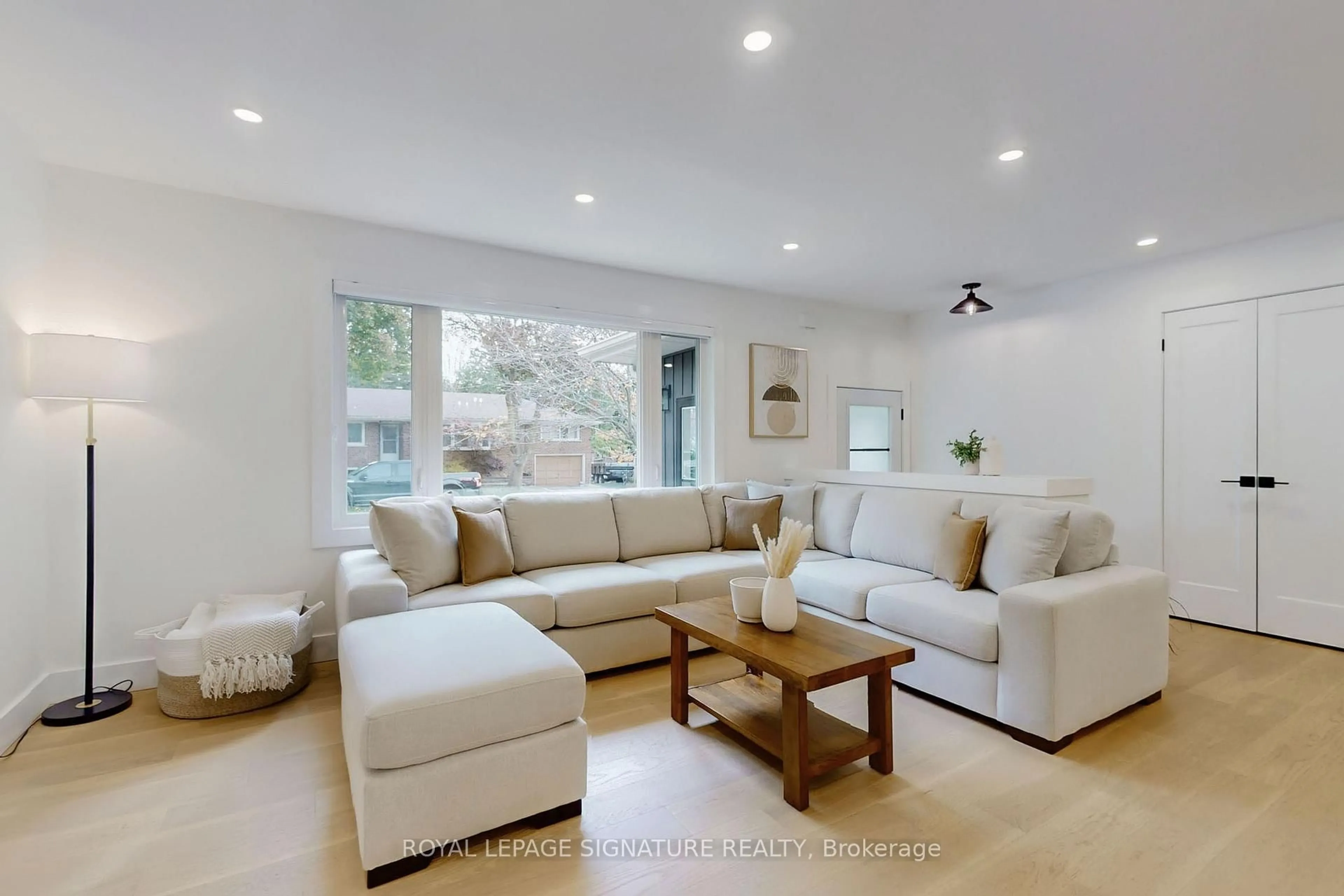 Living room with furniture, unknown for 339 Boyer St, Whitchurch-Stouffville Ontario L4A 7V9