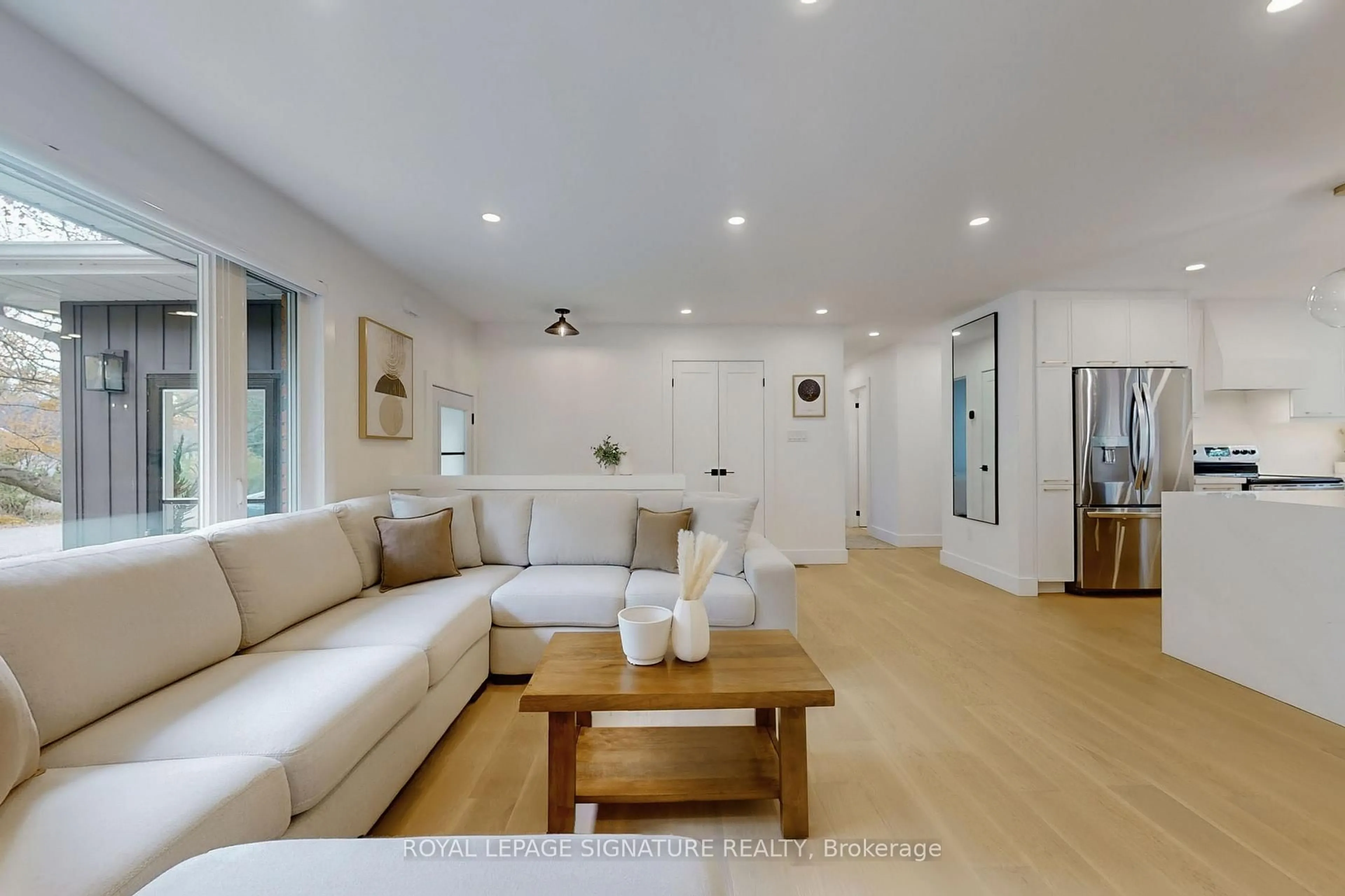 Living room with furniture, unknown for 339 Boyer St, Whitchurch-Stouffville Ontario L4A 7V9