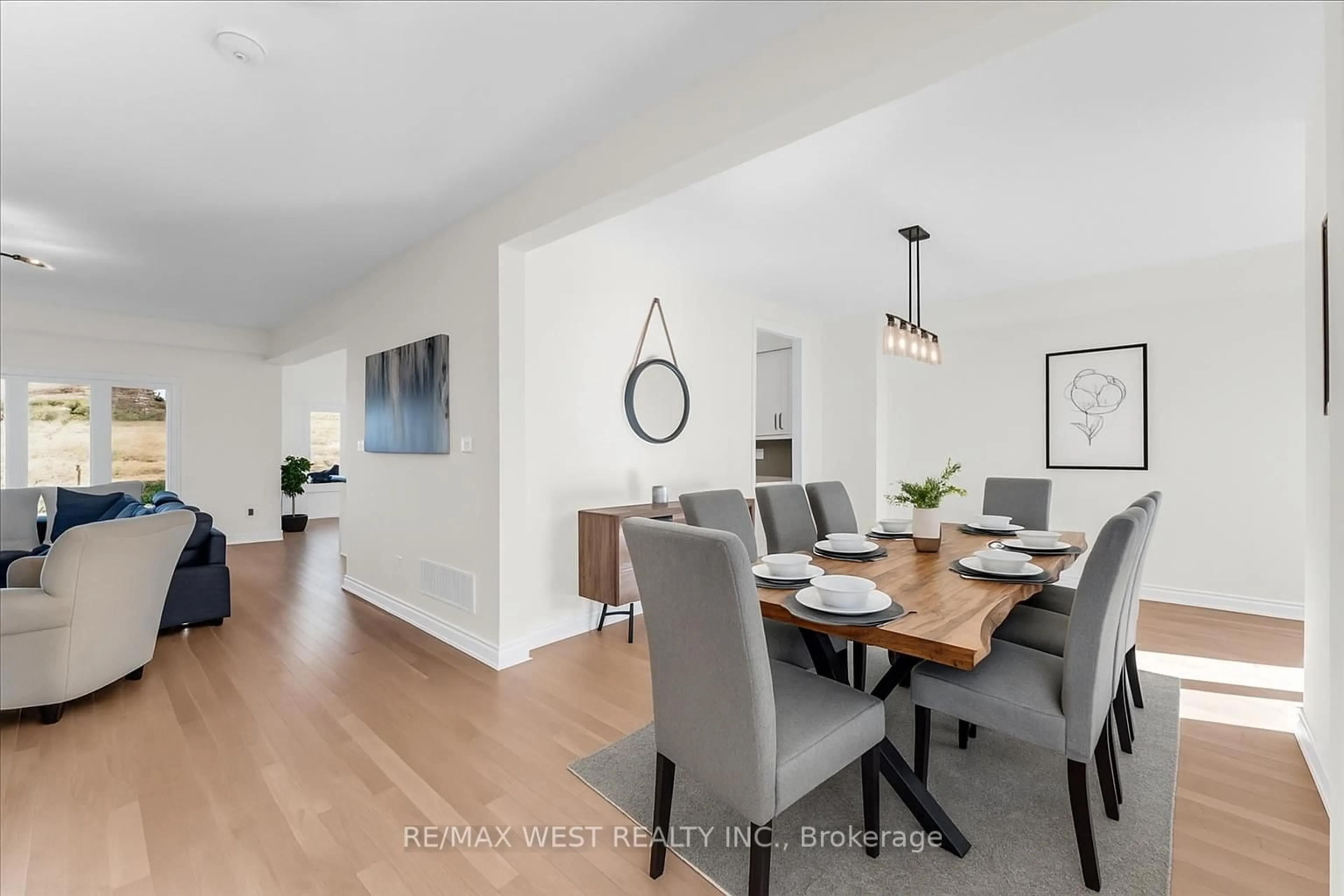 Dining room, wood/laminate floor for 16 Janes Cres, New Tecumseth Ontario L9R 0T2