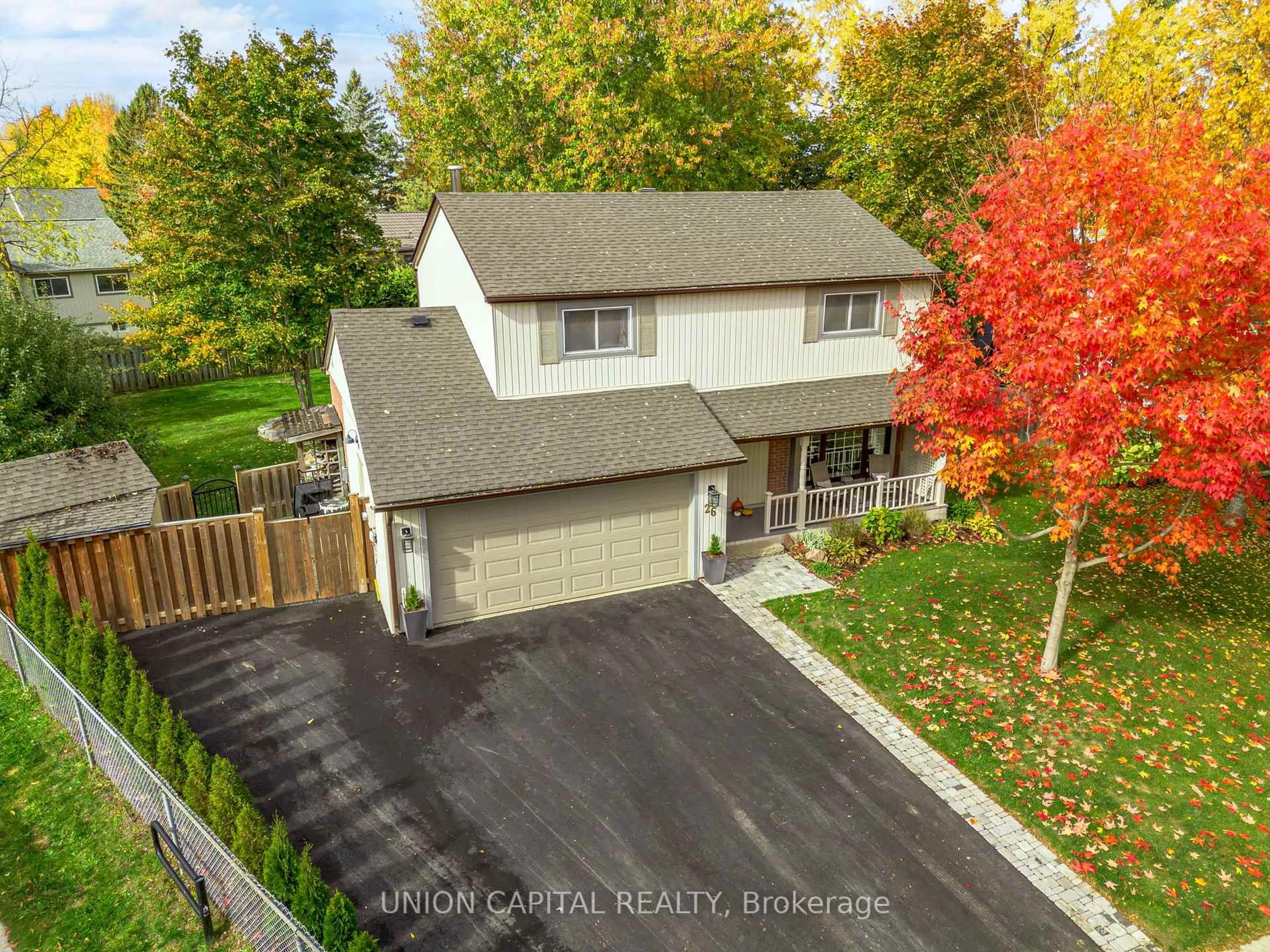 A pic from outside/outdoor area/front of a property/back of a property/a pic from drone, street for 26 Pegg's Cres, East Gwillimbury Ontario L9N 1B3