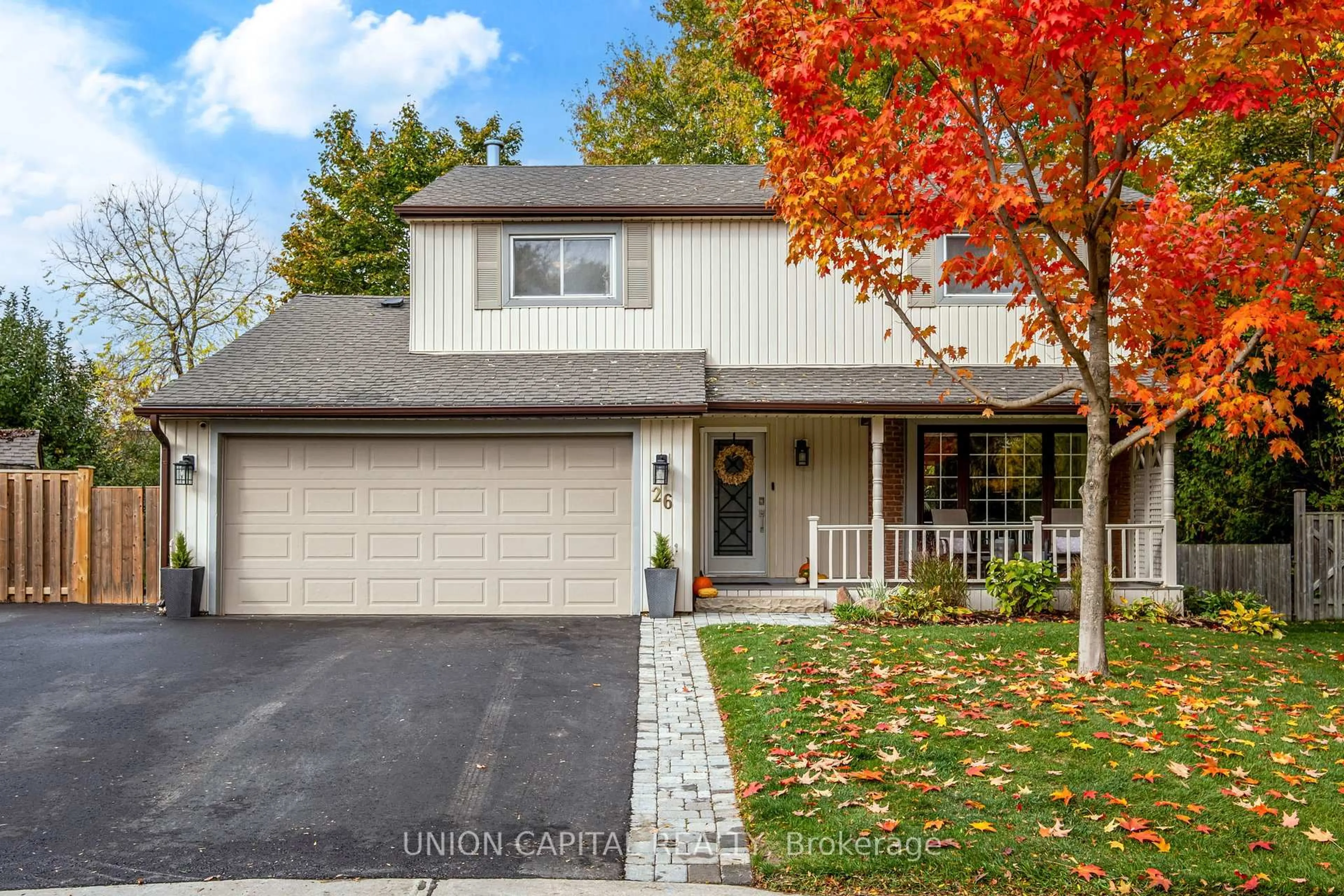 Home with vinyl exterior material, street for 26 Pegg's Cres, East Gwillimbury Ontario L9N 1B3