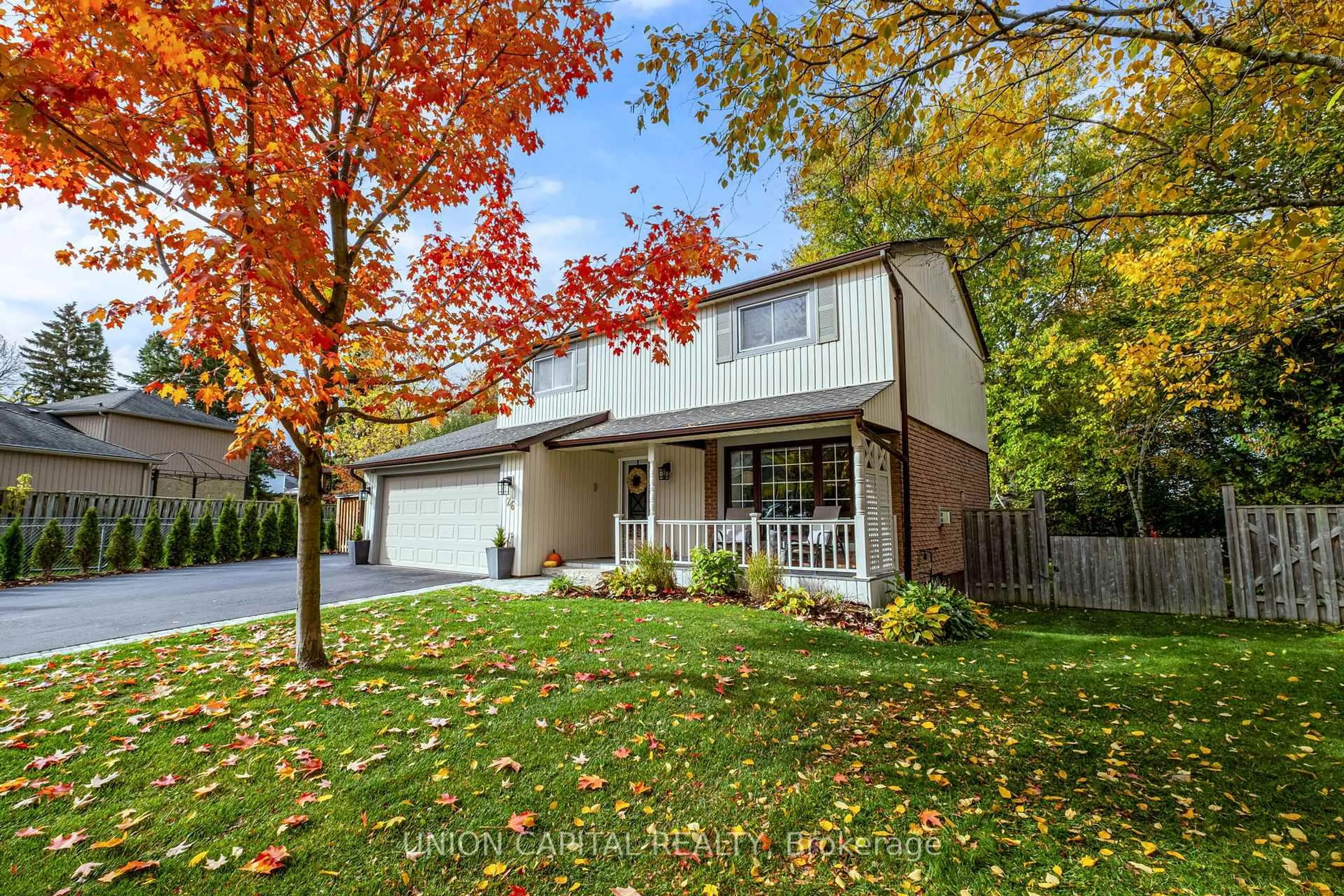 Home with vinyl exterior material, street for 26 Pegg's Cres, East Gwillimbury Ontario L9N 1B3