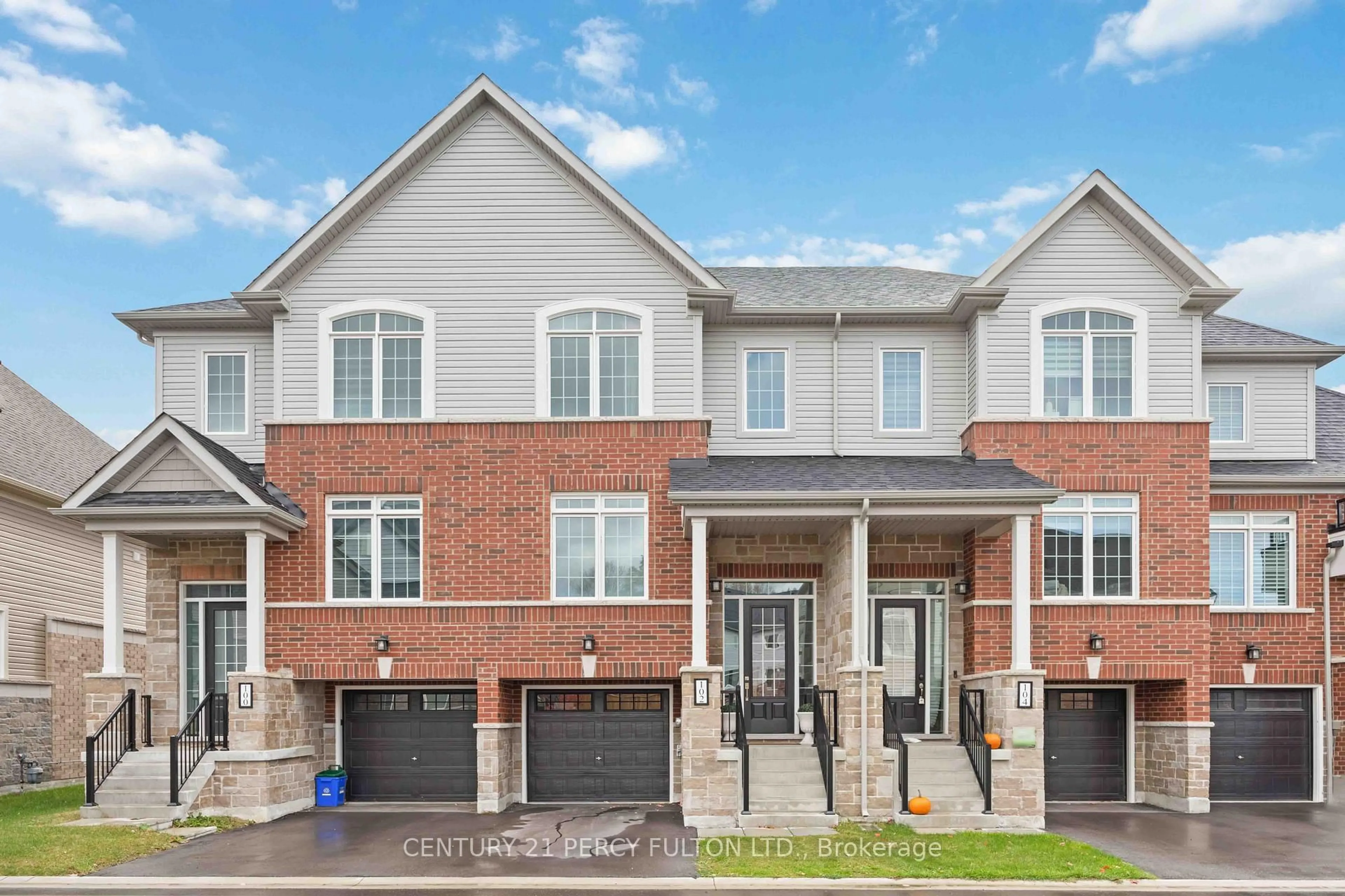 Home with brick exterior material, street for 102 Lyall Stokes Circ, East Gwillimbury Ontario L0G 1M0