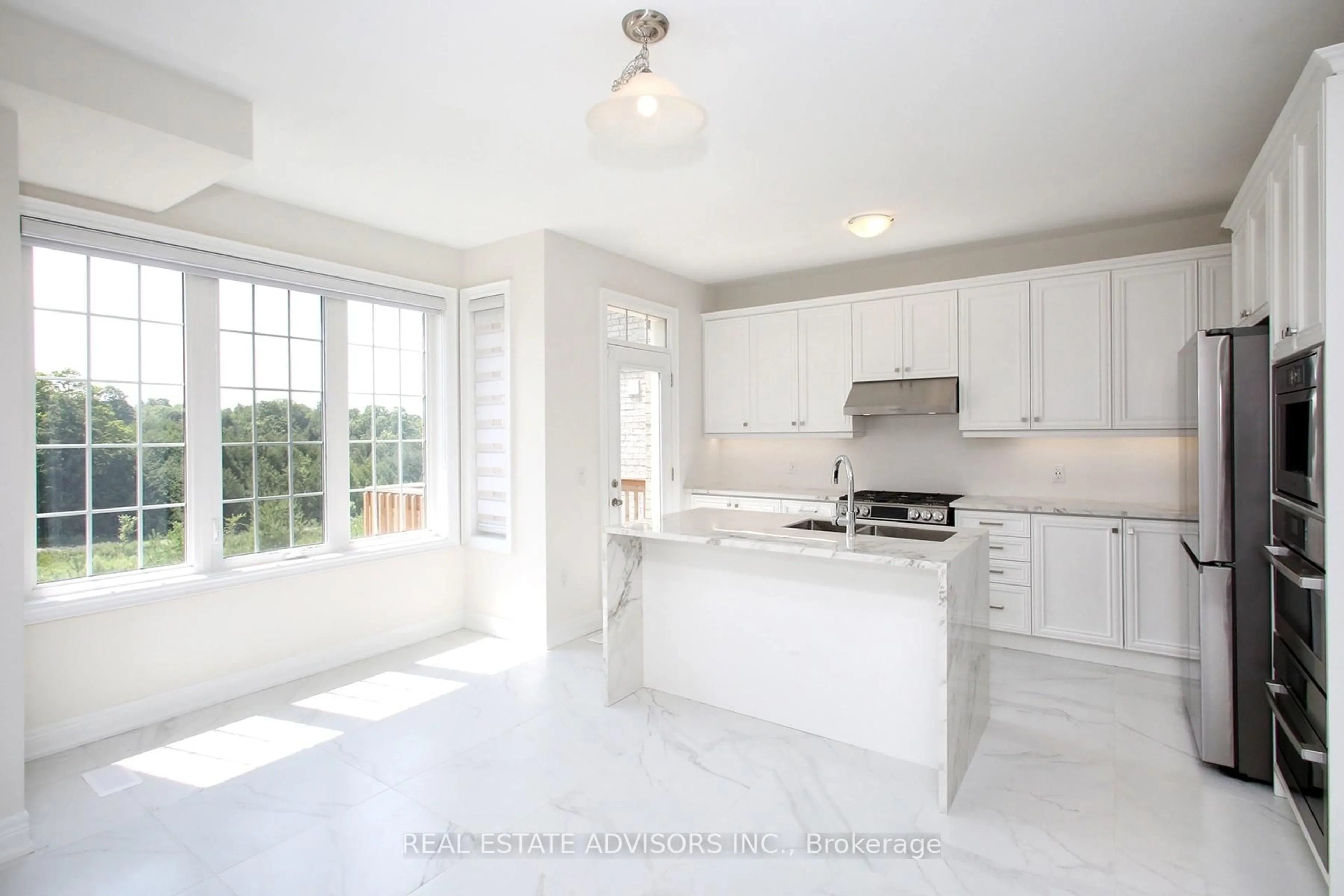 Open concept kitchen, ceramic/tile floor for 289 Ben Sinclair Ave, East Gwillimbury Ontario L9N 0Z1