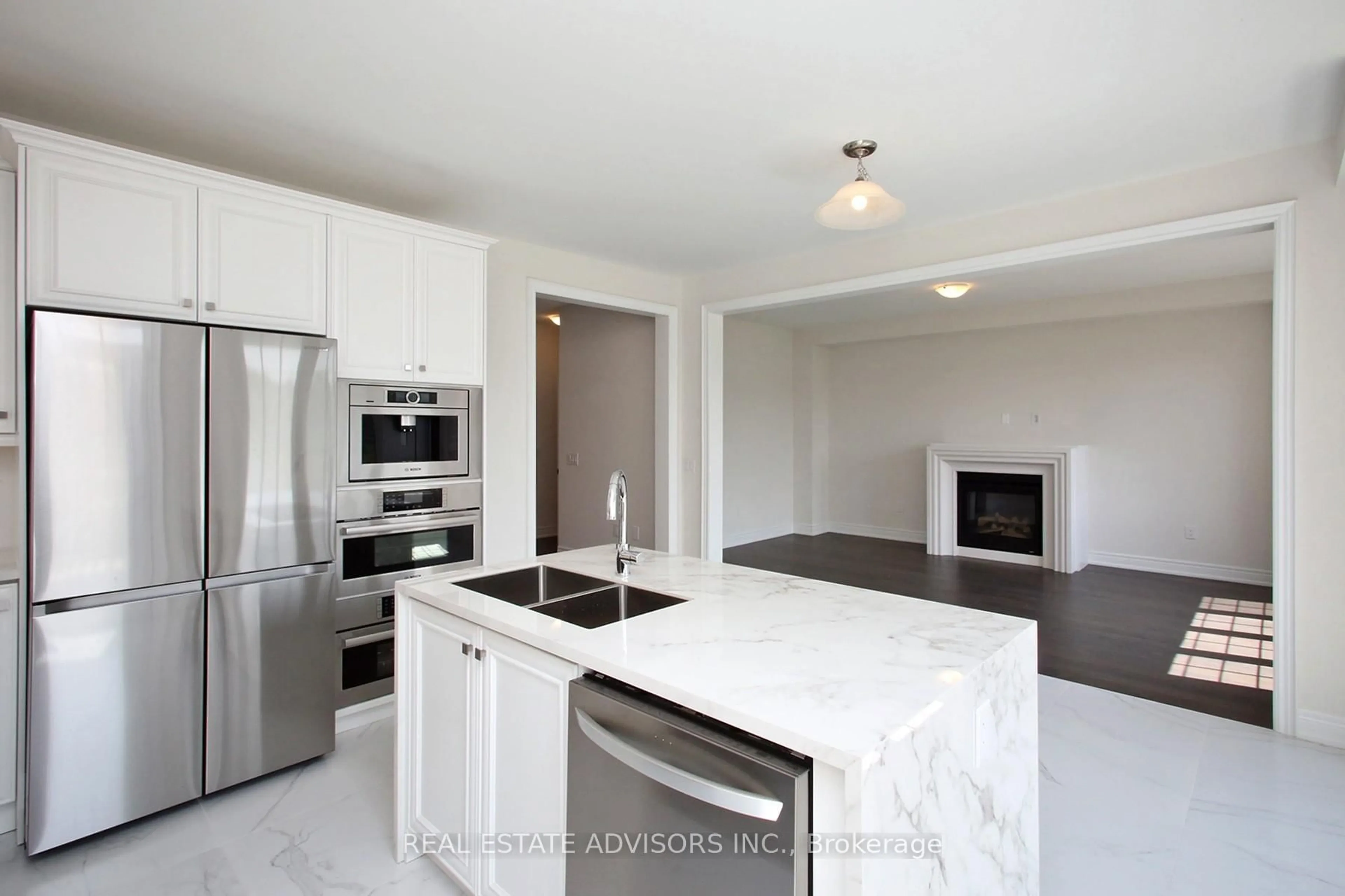 Open concept kitchen, ceramic/tile floor for 289 Ben Sinclair Ave, East Gwillimbury Ontario L9N 0Z1