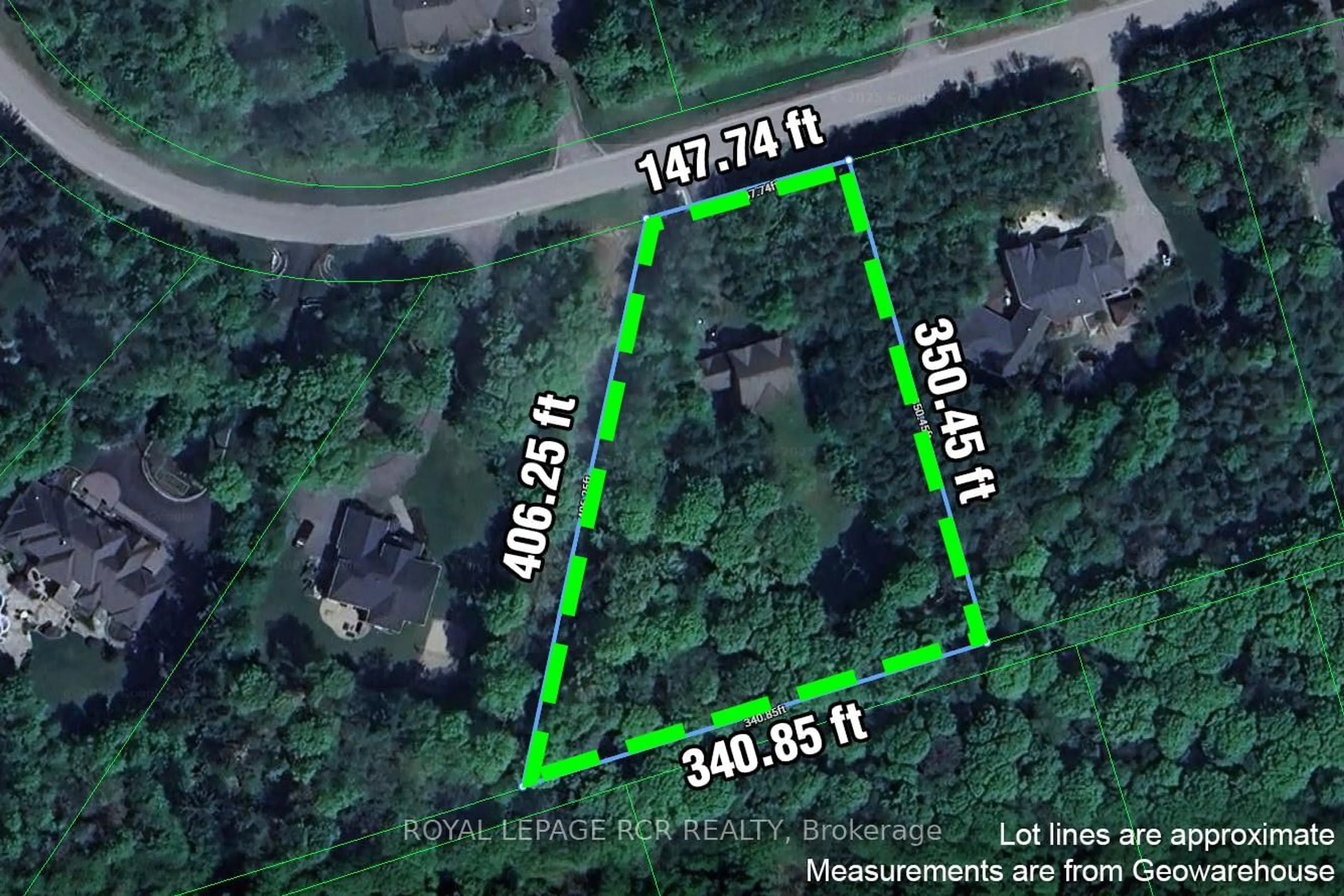 A pic from outside/outdoor area/front of a property/back of a property/a pic from drone, street for 45 Lake Woods Dr, Whitchurch-Stouffville Ontario L4A 1P1