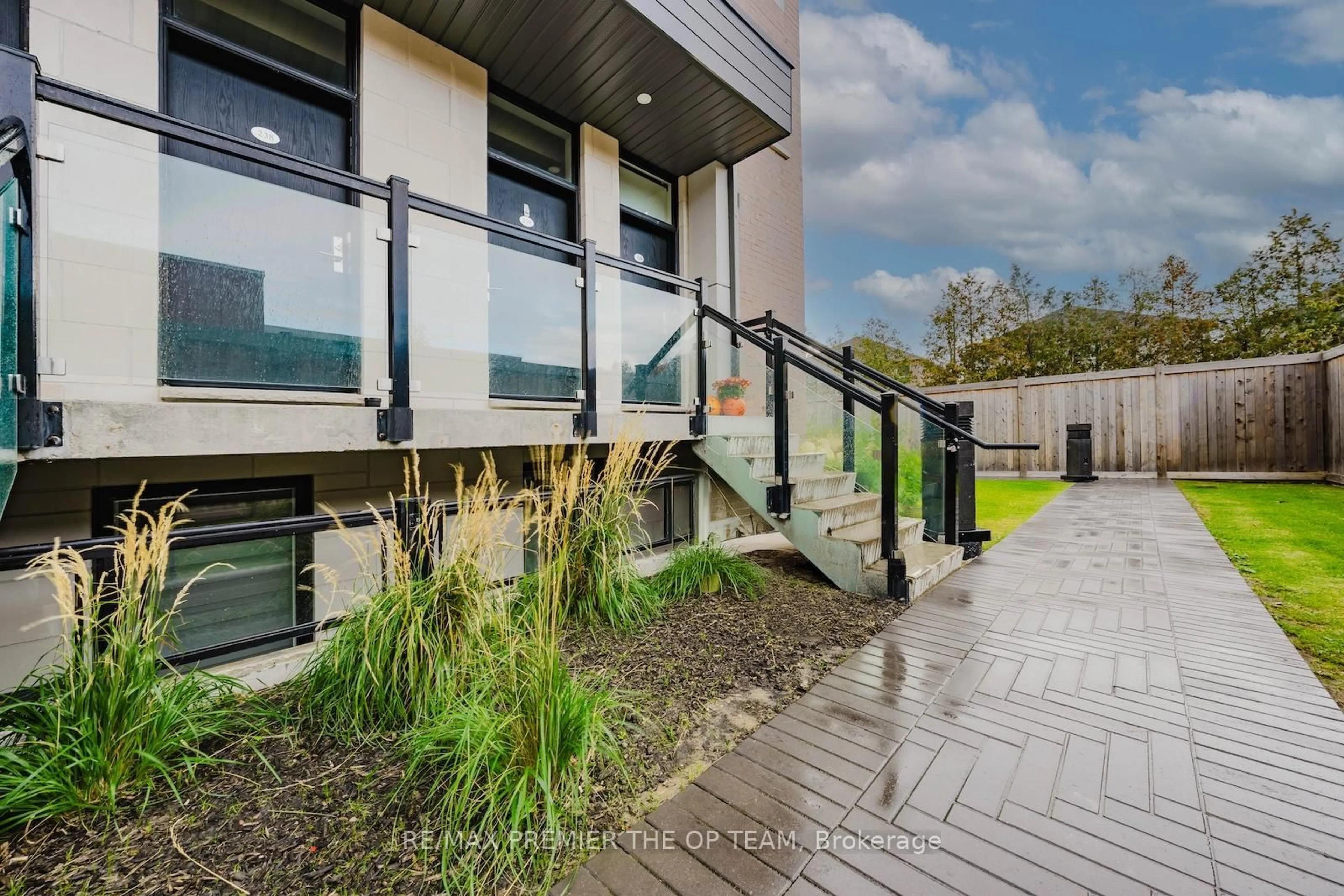 Patio, street for 9580 Islington Ave #139, Vaughan Ontario L4H 4Z5