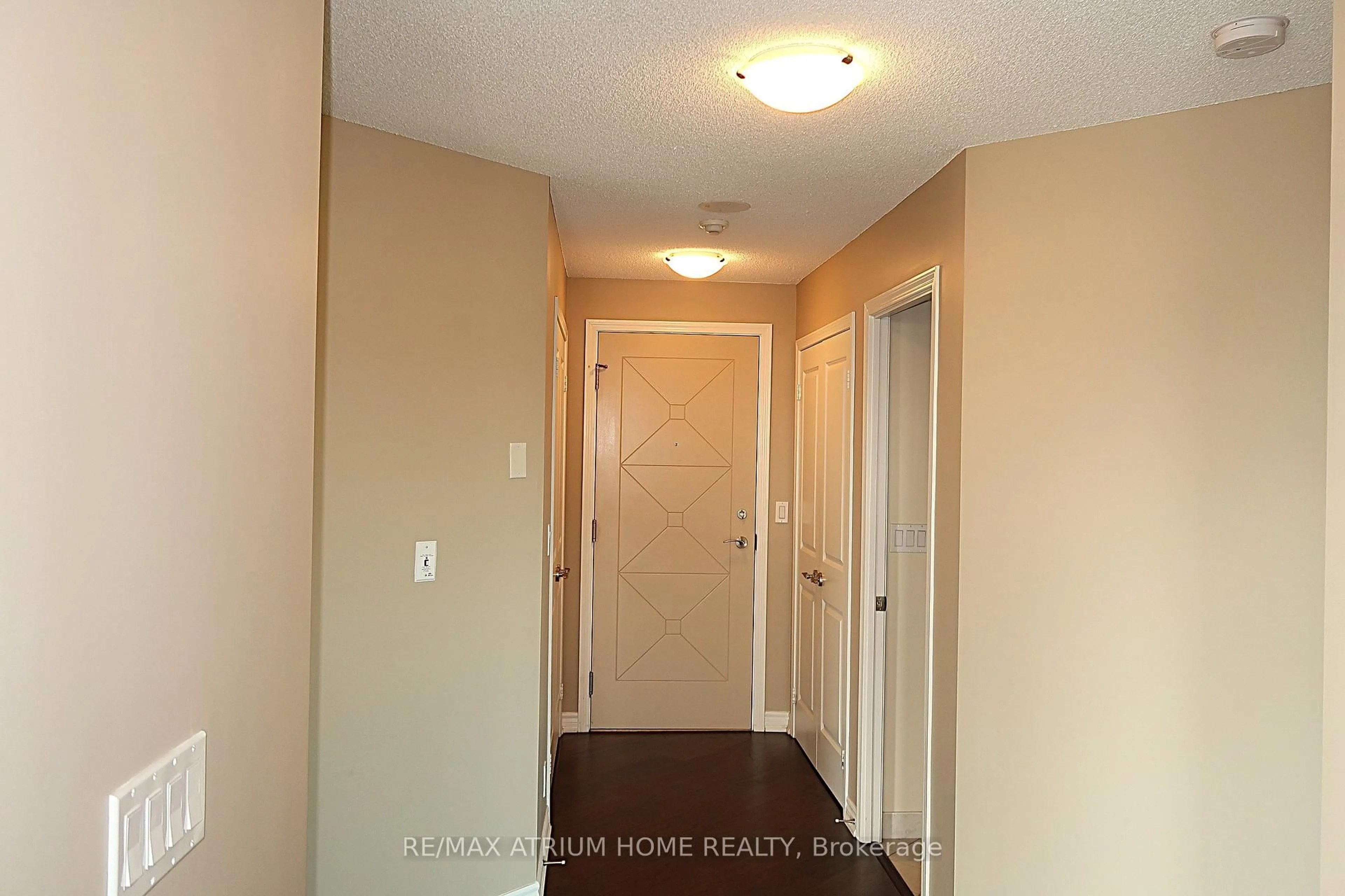 Indoor entryway for 18 Harding Blvd #608, Richmond Hill Ontario L4C 0T3