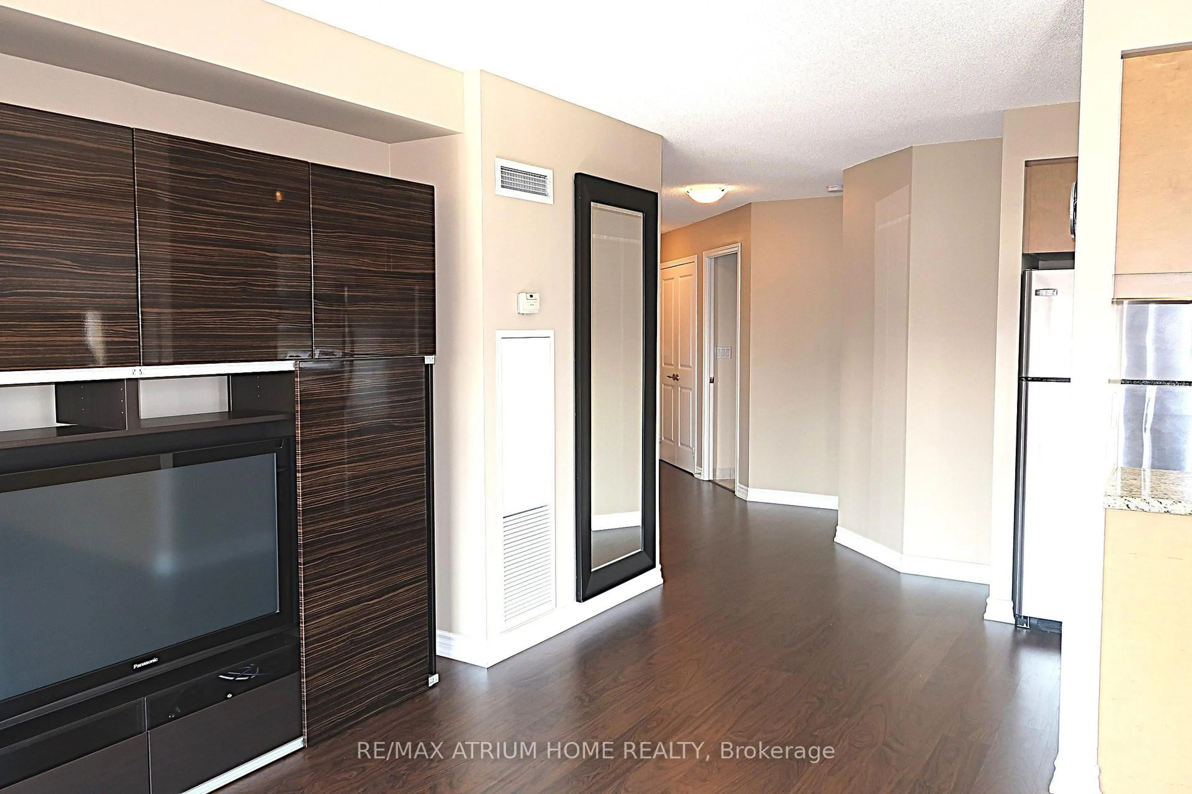 Indoor entryway for 18 Harding Blvd #608, Richmond Hill Ontario L4C 0T3
