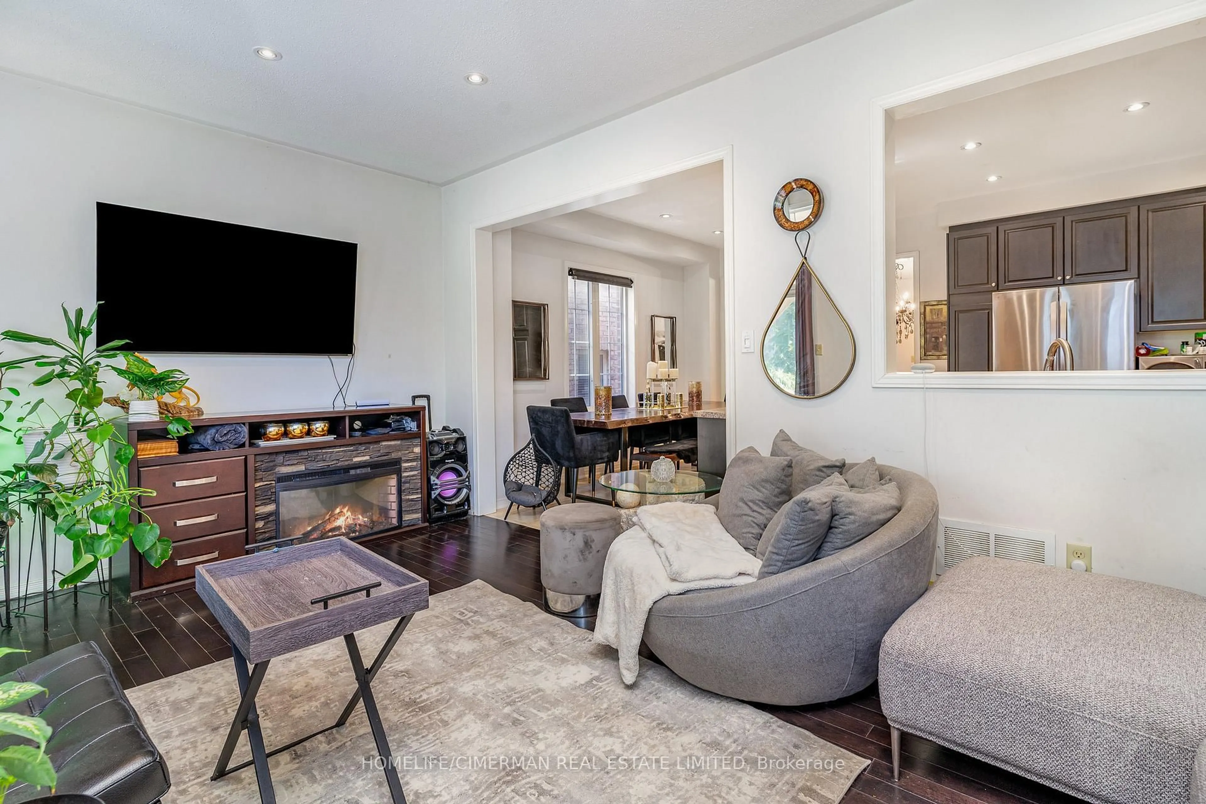 Living room with furniture, unknown for 1248 Blencowe Cres, Newmarket Ontario L3X 0C4